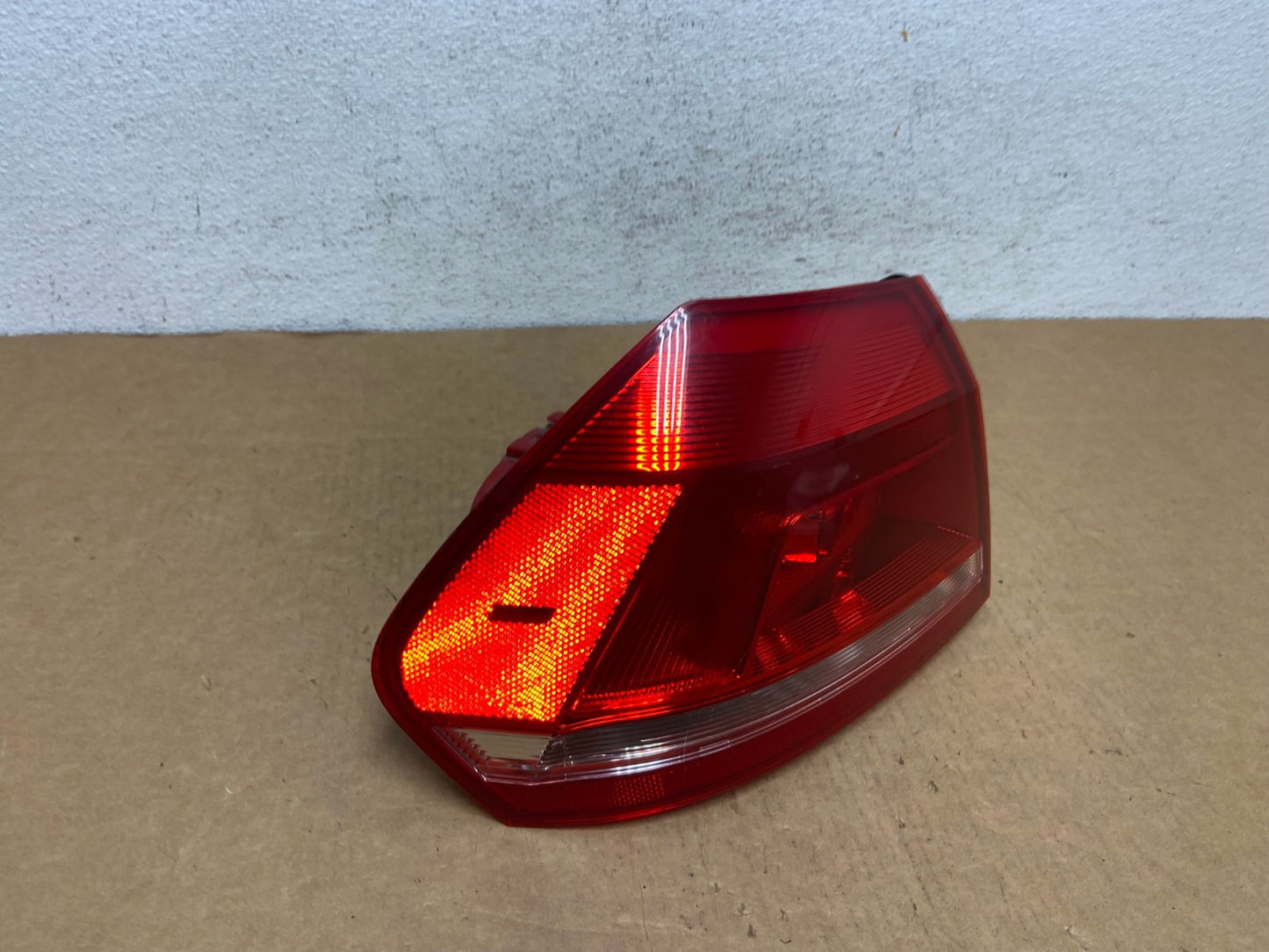 2012 to 2015 Volkswagen Passat Left Driver Lh Side Tail light AD4611 LK2