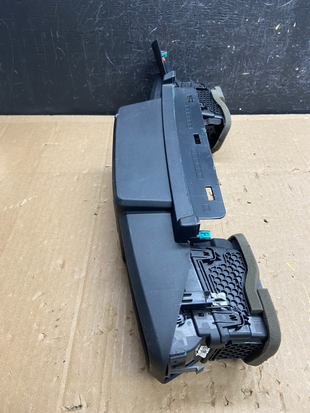 2020 to 2023 Ford Explorer Console Radio Display Screen Air Vents ad2217 DG2