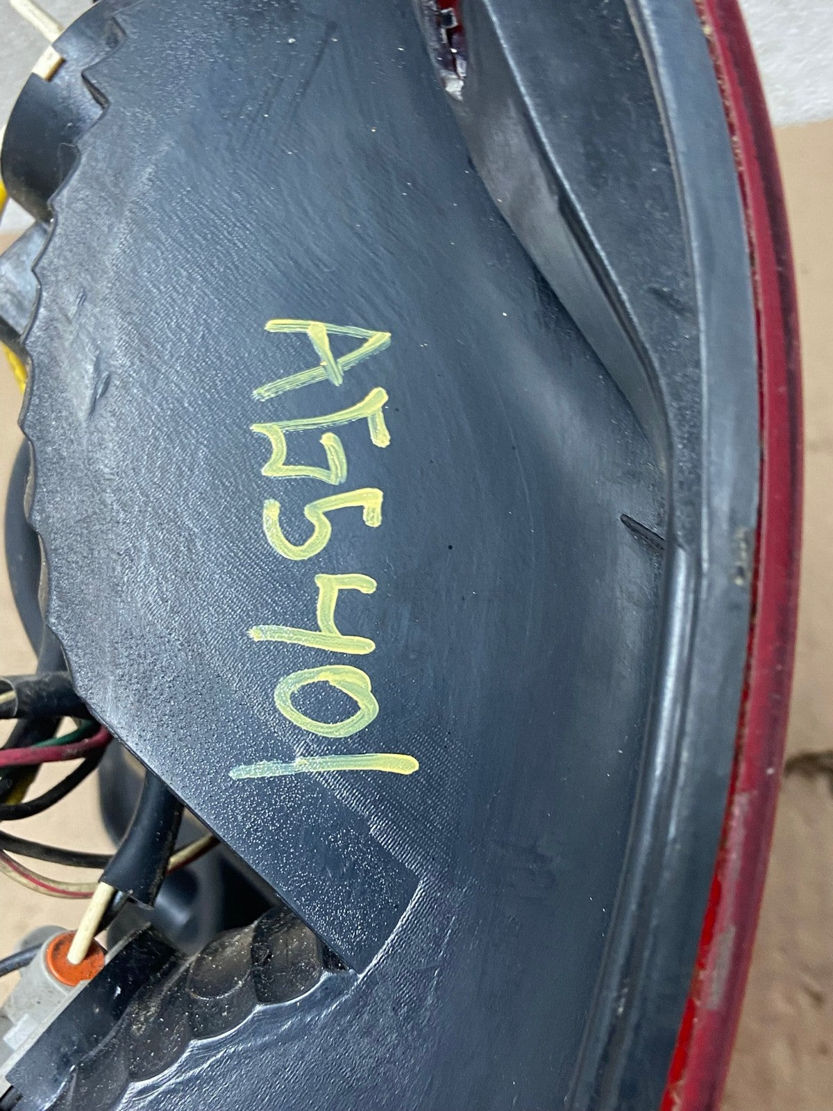 2003 to 2006 Kia Sorento Left Driver Side Tail Light AG5401 LK7