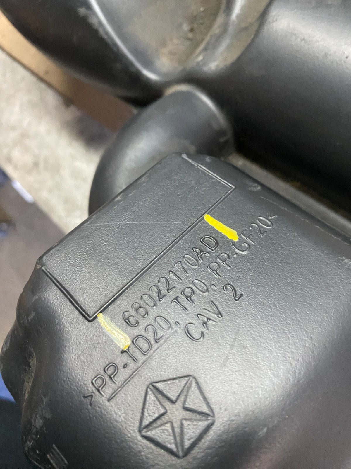 2011 - 2013 Dodge Durango 3.6L Resonator Air Intake Tube OEM q5846 DG8