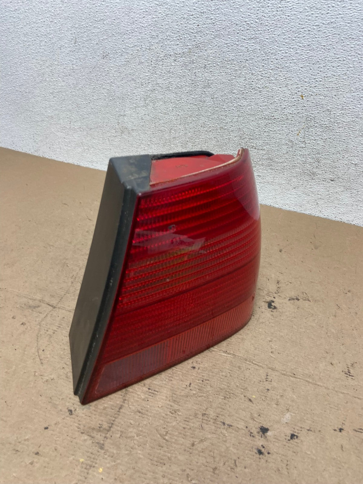 1999 to 2003 Volkswagen Jetta Sedan Right Passenger Tail Light AF5733 LK2