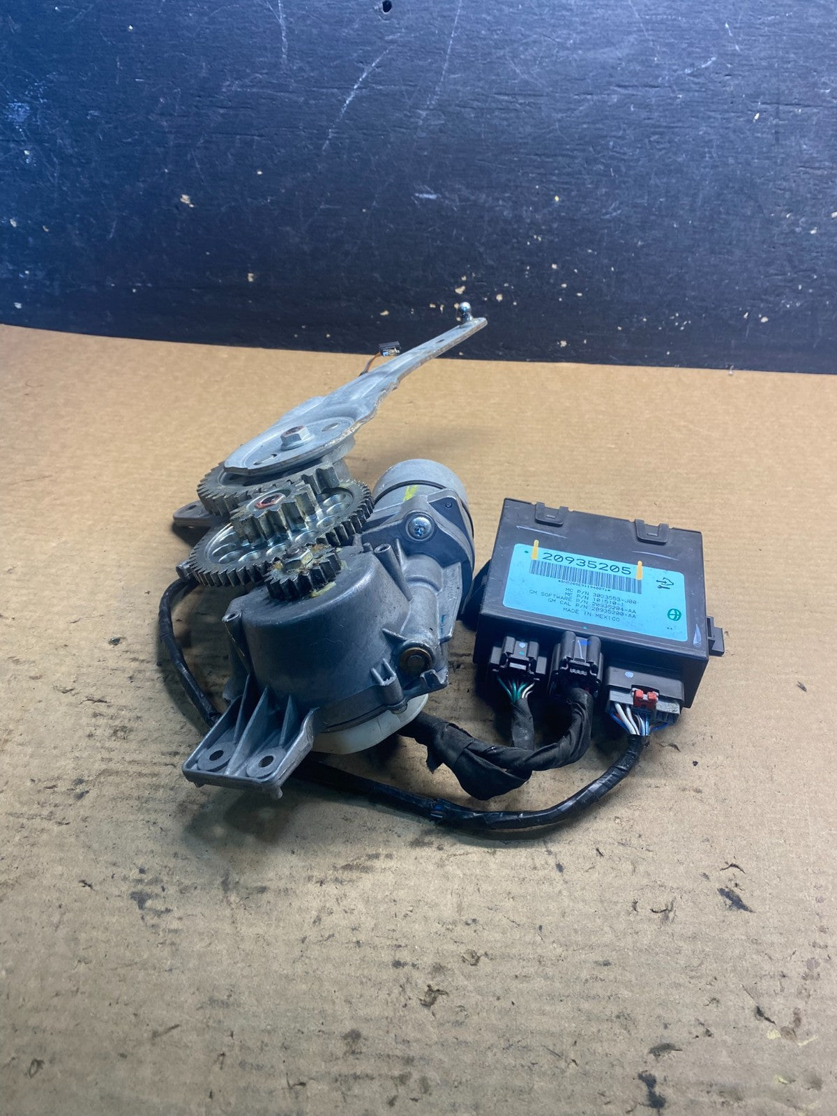 2009-2012 GMC Acadia Power Motor Liftgate Tailgate Control Module AA0737 DG6