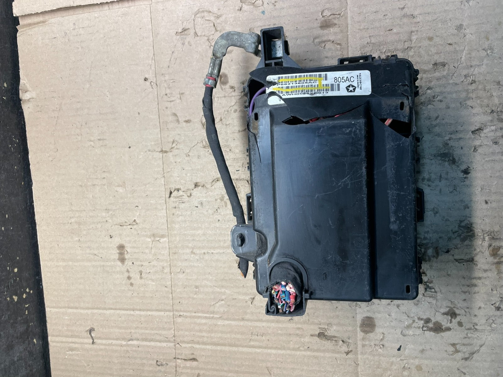 2015 Chrysler 300 Fuse module 68213805AC X8354 PS6
