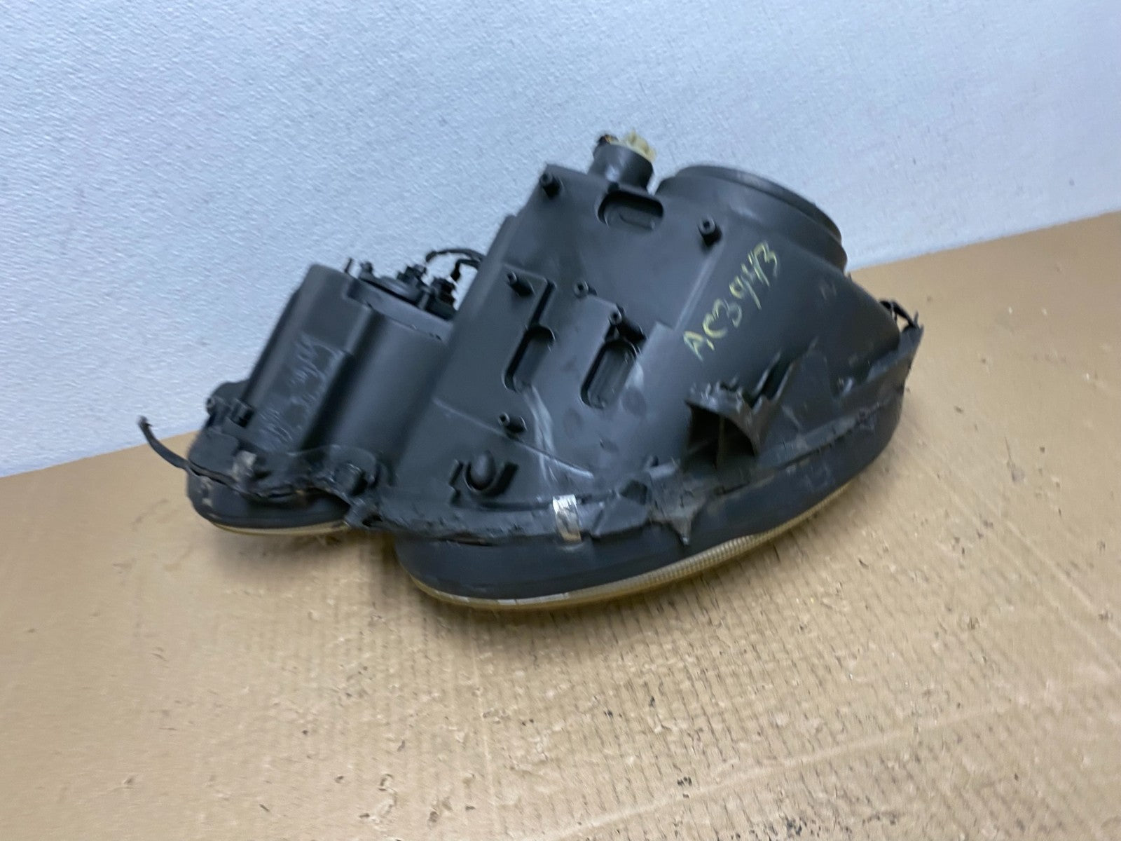 2003-2006 Mercedes E E320 E350 Class Right Passenger Halogen Headlight AC3943 DW7