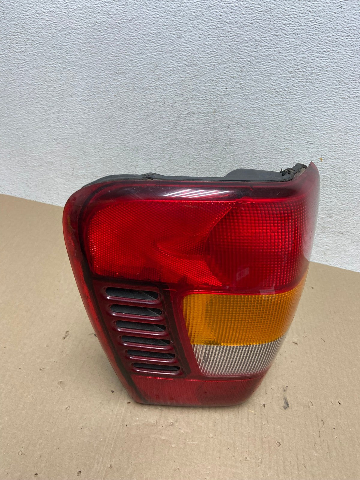 1999 - 2004 Jeep Grand Cherokee WJ Left Driver Lh Tail Light AE6981 LK2