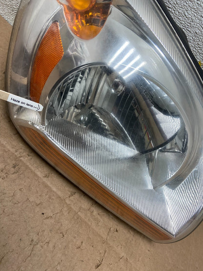 2005 to 2006 Kia Sportage Right Passenger RH Halogen Headlight OEM Y2971 DW5