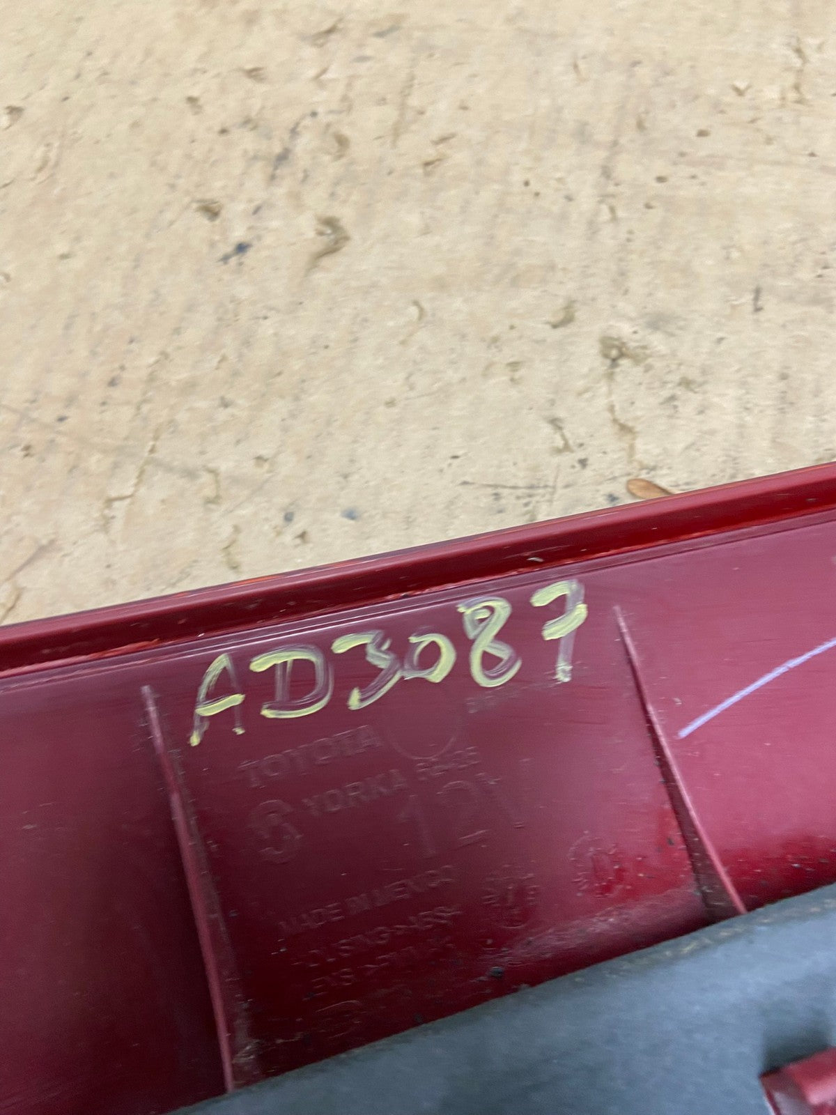 2004-2005 Toyota Sienna Right Passenger RH Side Inner Tail Light AD3087 LK8