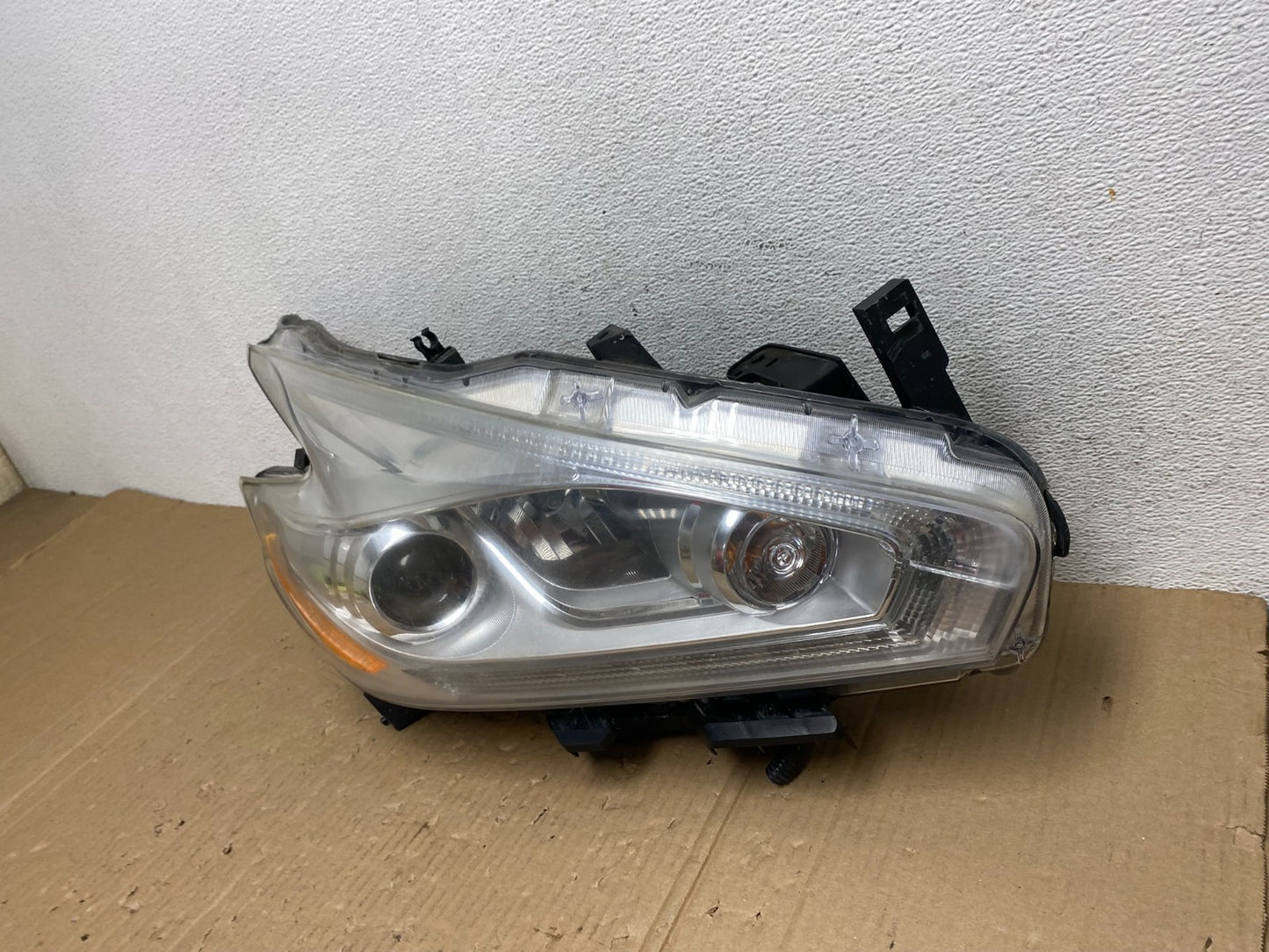 2015 to 2018 Nissan Murano Headlight Right Passenger RH AE9015 DW1