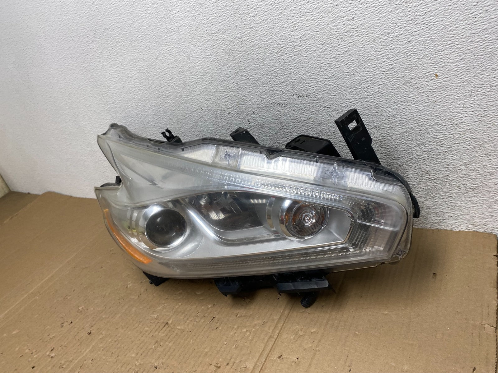 2015 to 2018 Nissan Murano Headlight Right Passenger RH AE9015 DW1