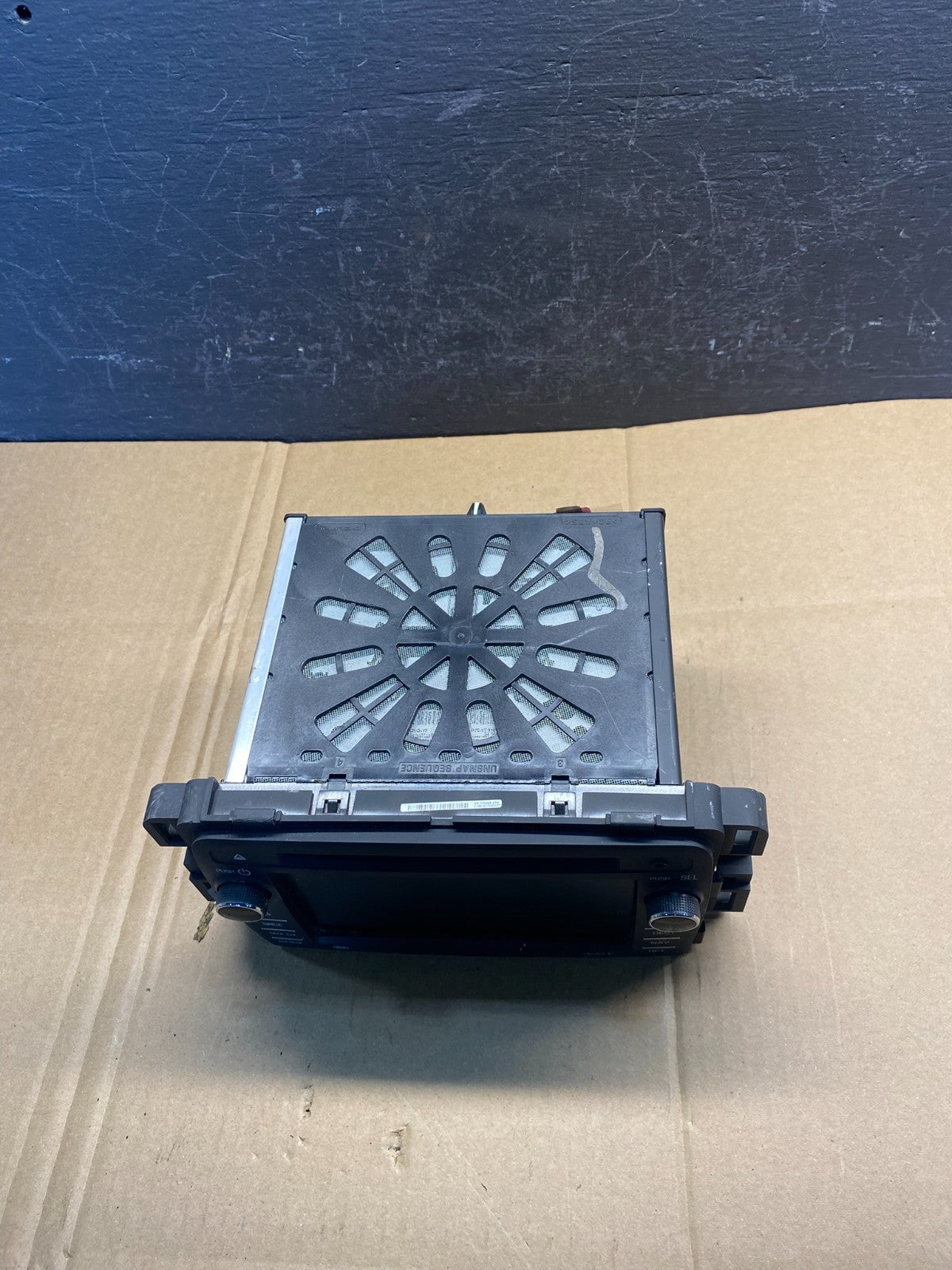 2013 2014 GMC Acadia Radio Display Screen AM/FM AUX AD1671 DG3