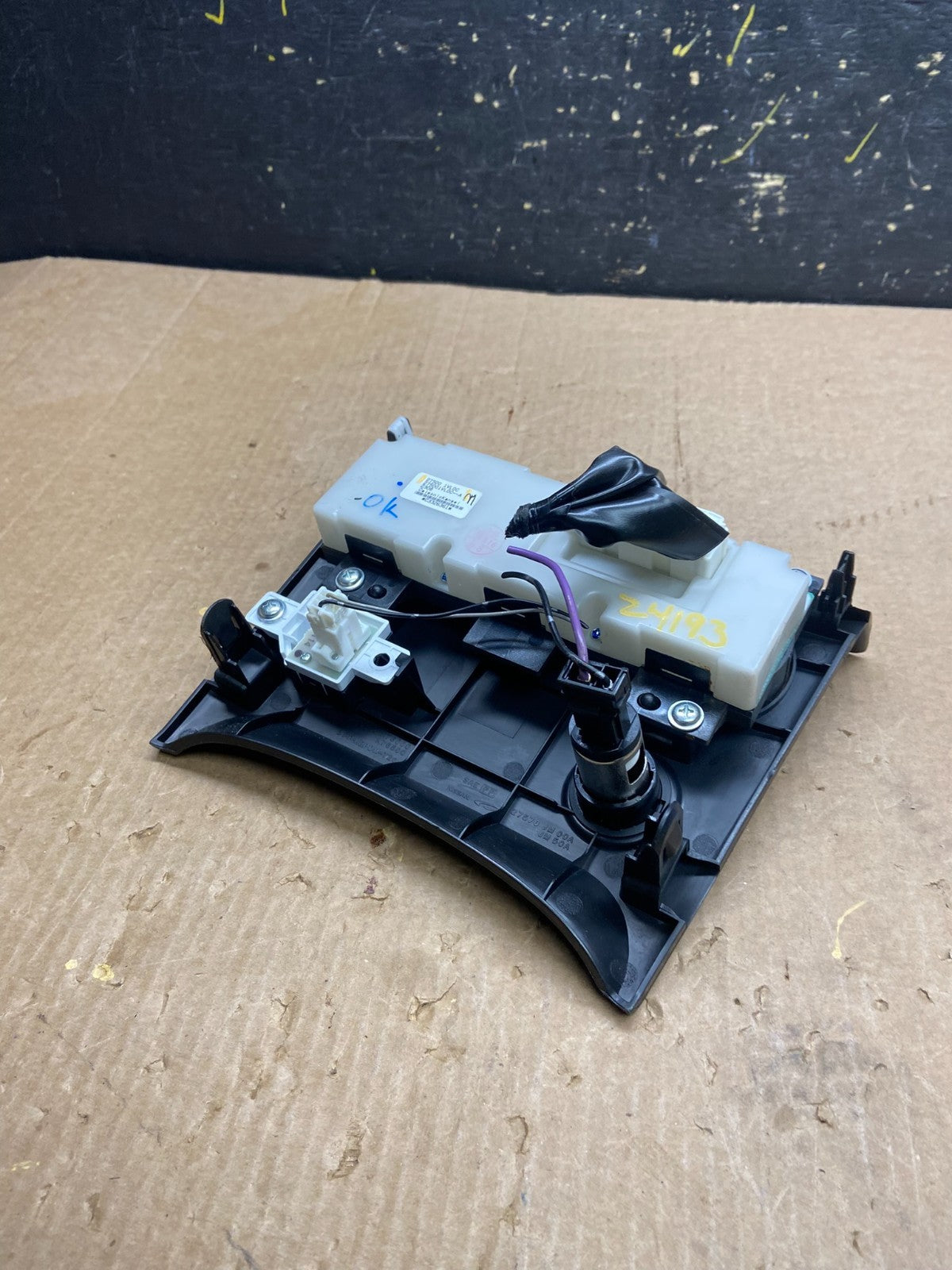 2011 to 2015 Nissan Rogue Heater Temperature AC Climate Control OEM Z4193 DG3