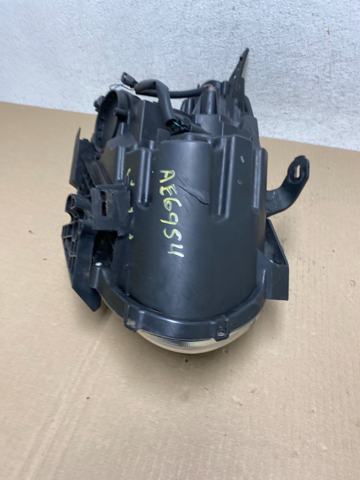 2008 to 2013 Nissan Rogue Left Driver LH Halogen Headlight AE6954 DW9