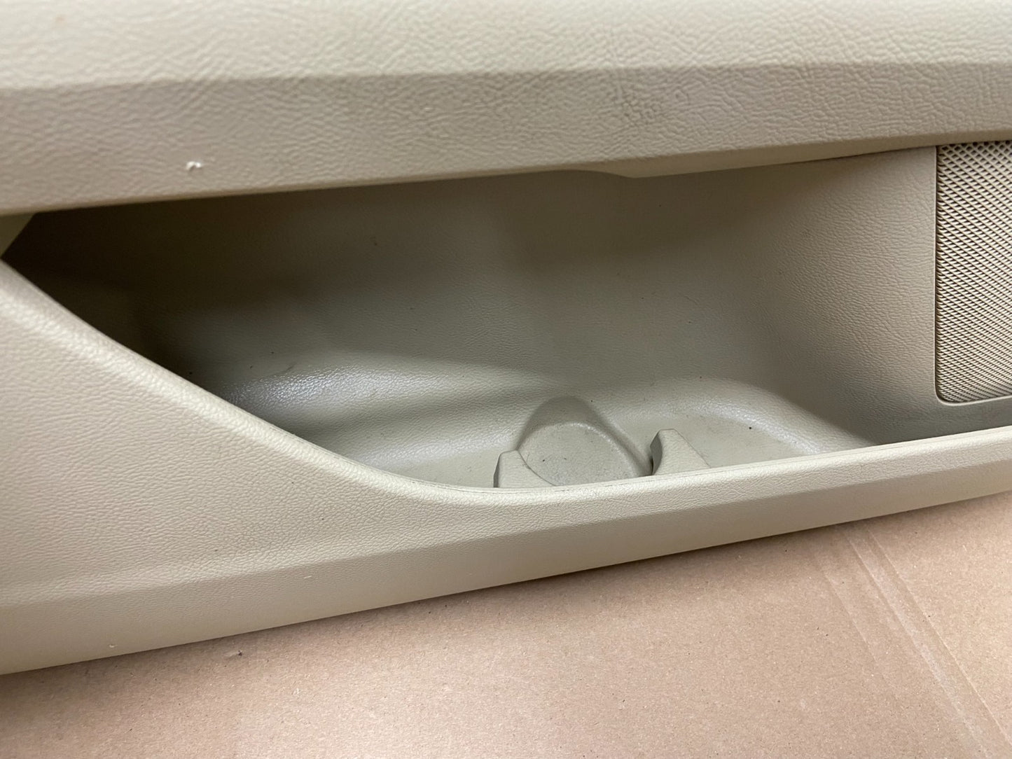 2013 to 2014 Ford Fusion Front Left Side Interior Door Panel AG4503 DG4