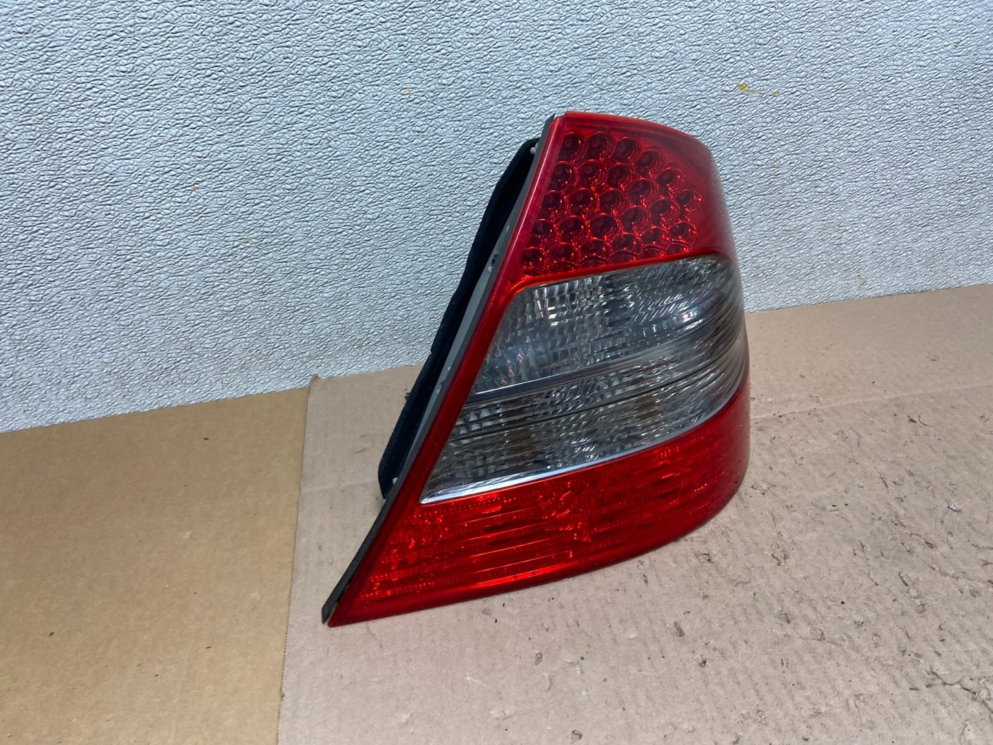 LED 2007 - 2009  Mercedes E E320 E500 Sedan Right Passenger Tail Light Z6165 DW2
