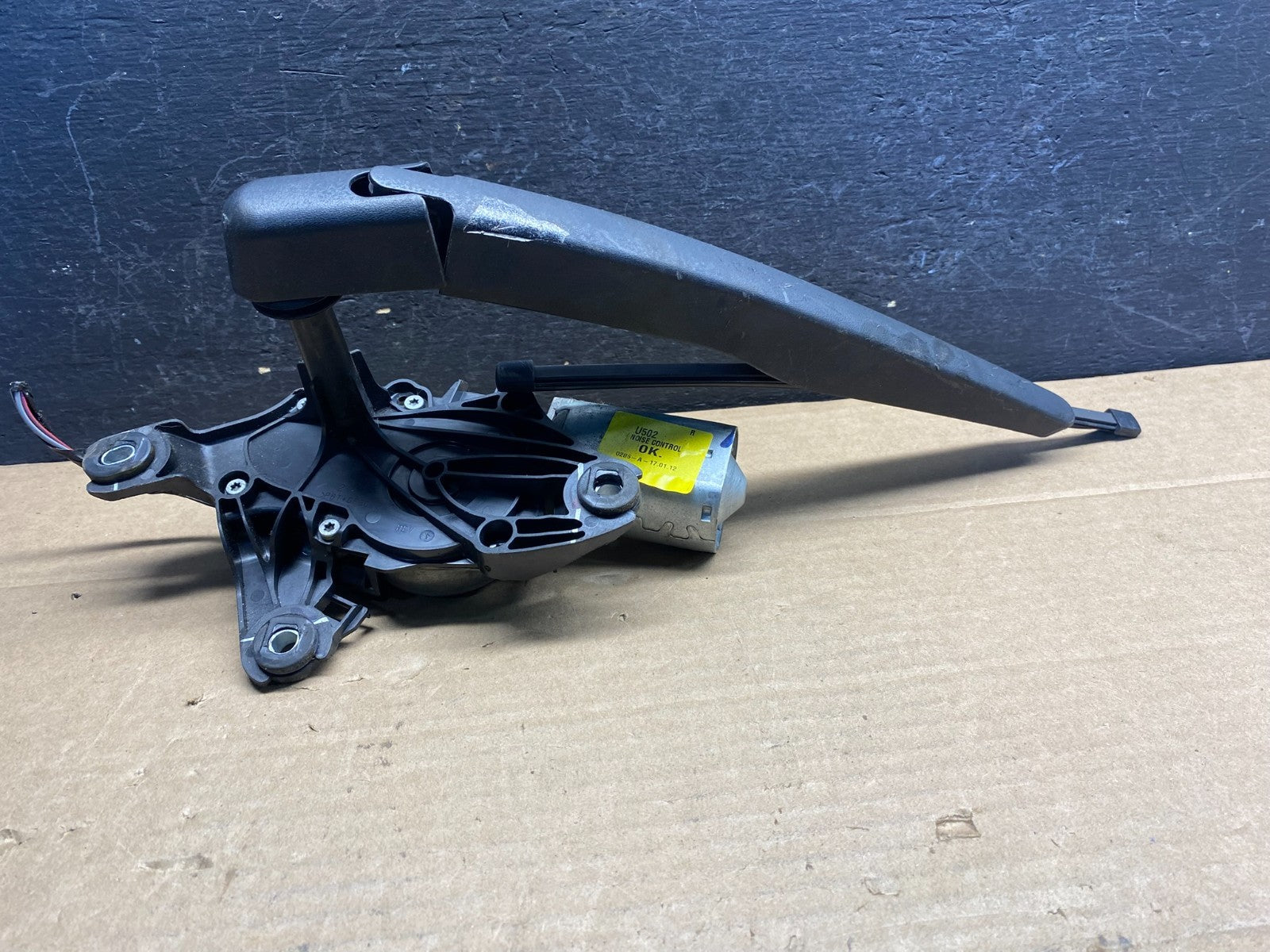 2011 to 2019 Ford Explorer Rear Windshield Wiper Motor ae8201 DG1