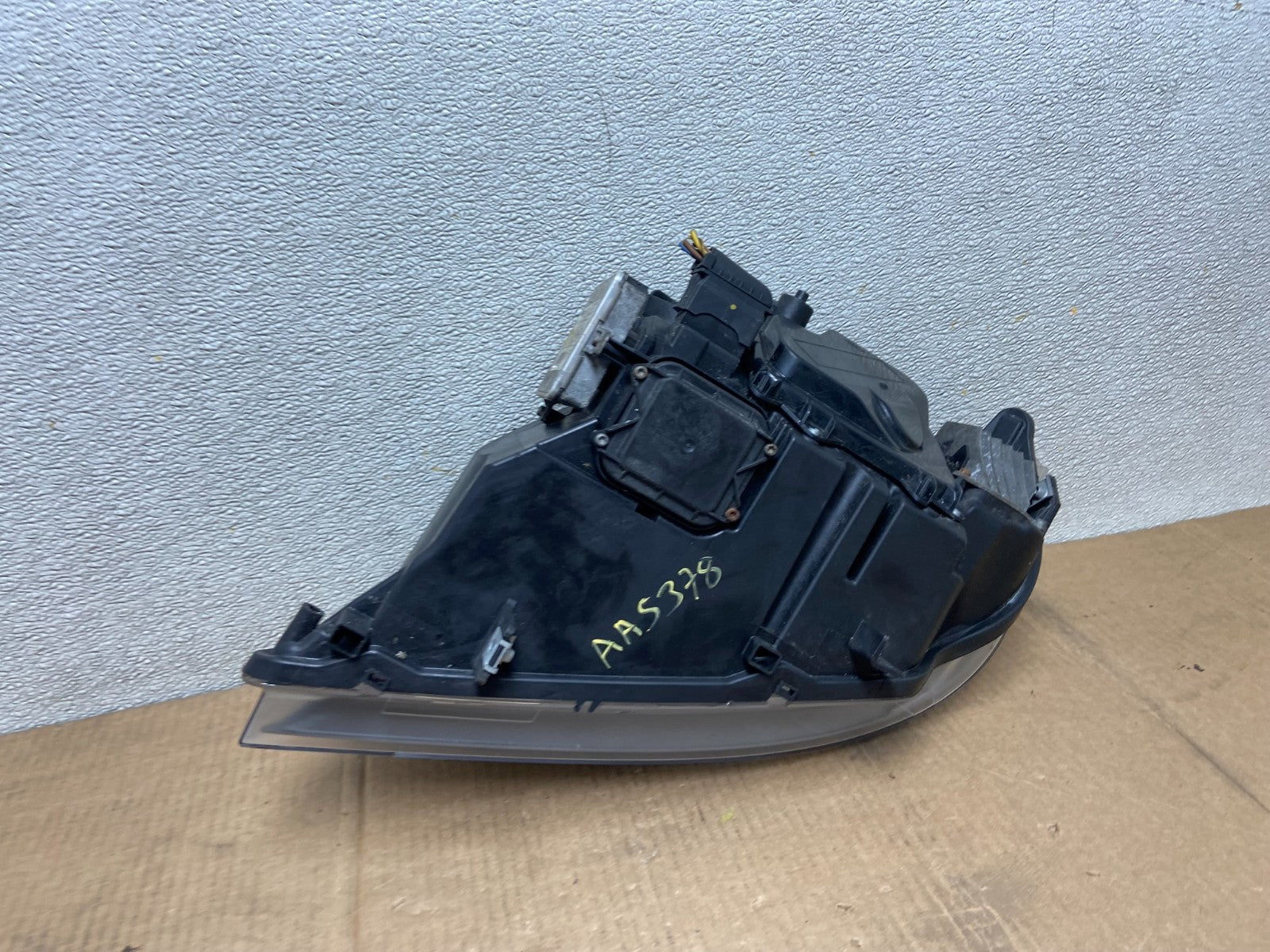 2009-2011 Bmw 3 Series 328i 4/D Sedan Right Passenger Headlight Xenon OEM AA53787