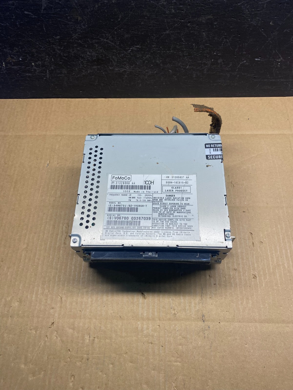 2010 to 2011 Volvo XC60 Climate Control Radio Bezel Panel Trim AD1579 DW3