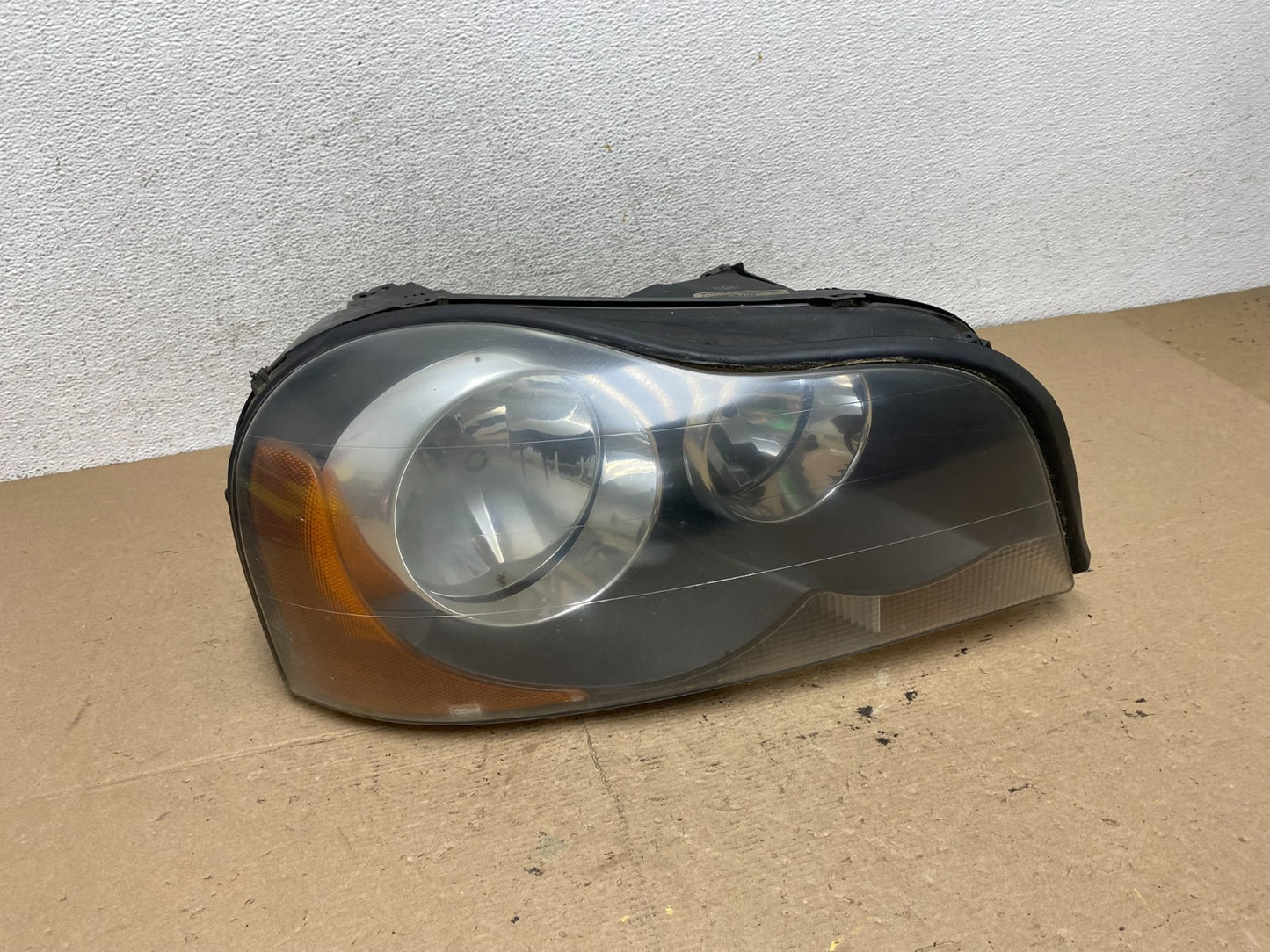 2003 to 2006 Volvo XC90 Right Passenger Rh Side Headlight Halogen AF5696 DW0