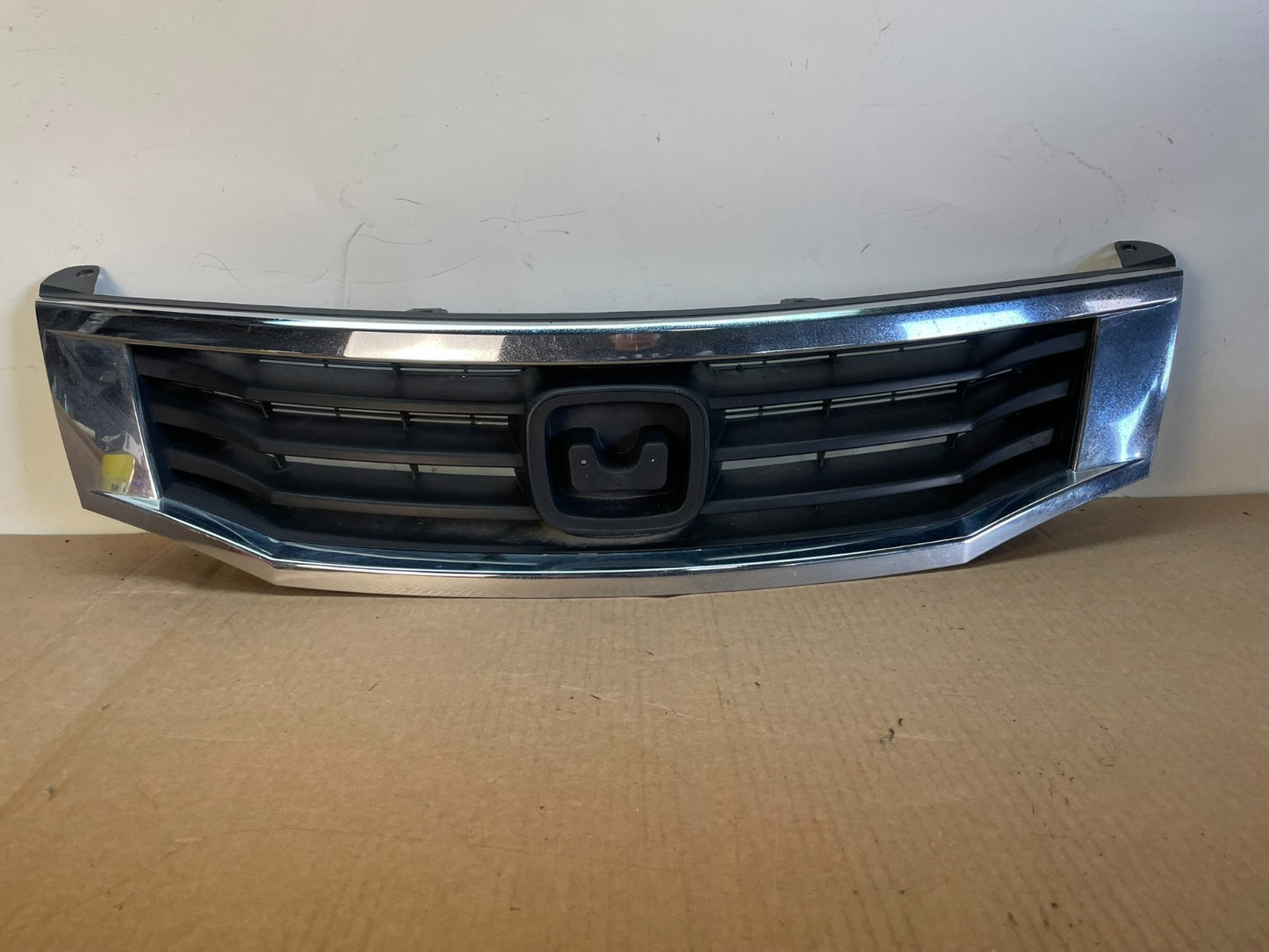 2008 2009 2010 Honda Accord Sedan Front Upper Grill Grille Aftermarket AG3136 DG0