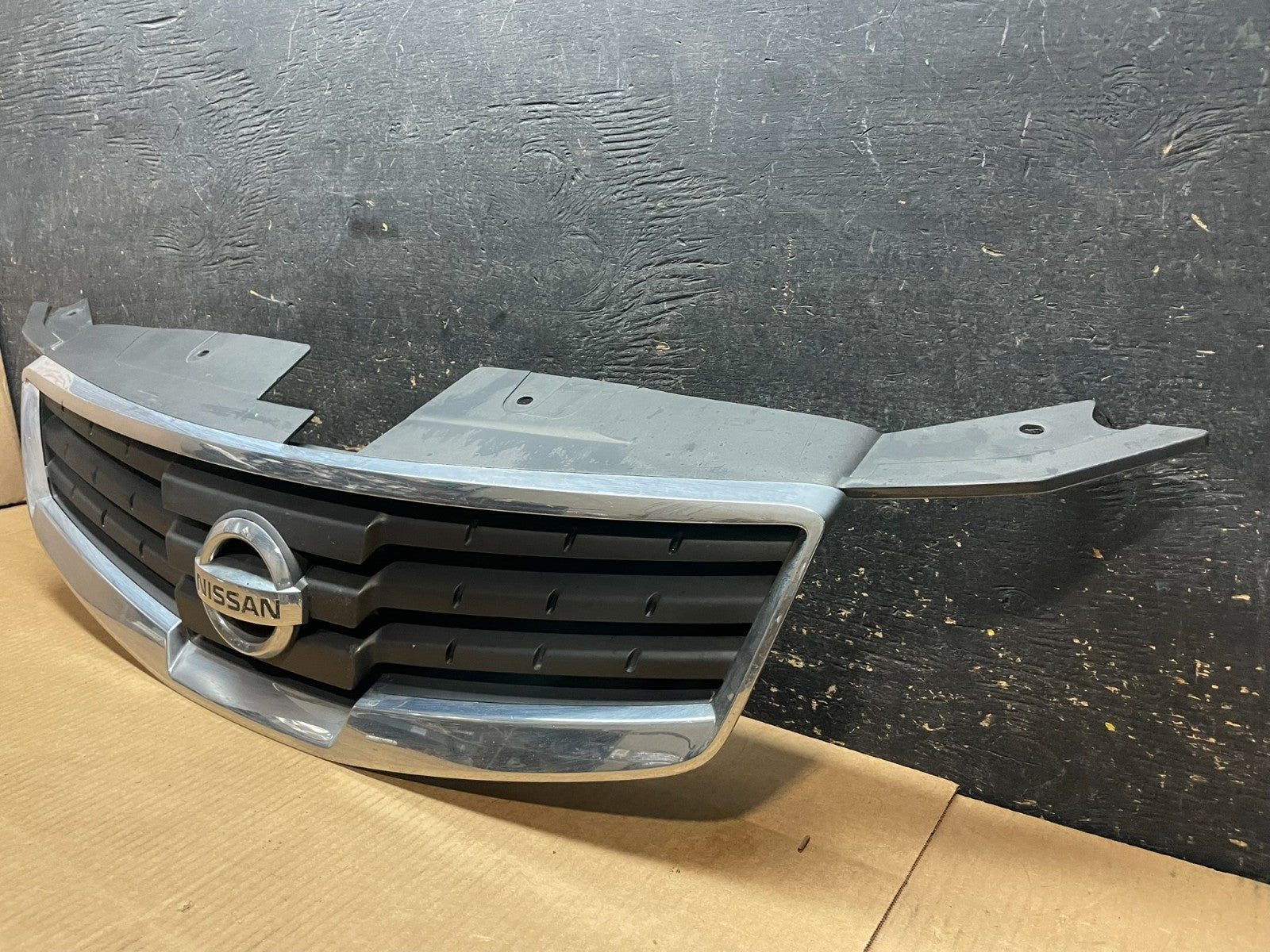 2007 to 2008 Nissan Maxima Front Upper Grill Grille Chrome OEM AA9054 DG2