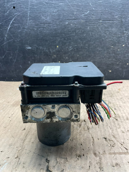 2004 to 2005 BMW 525i ABS Anti-Lock Brake Pump 6758743 t7102 DG1
