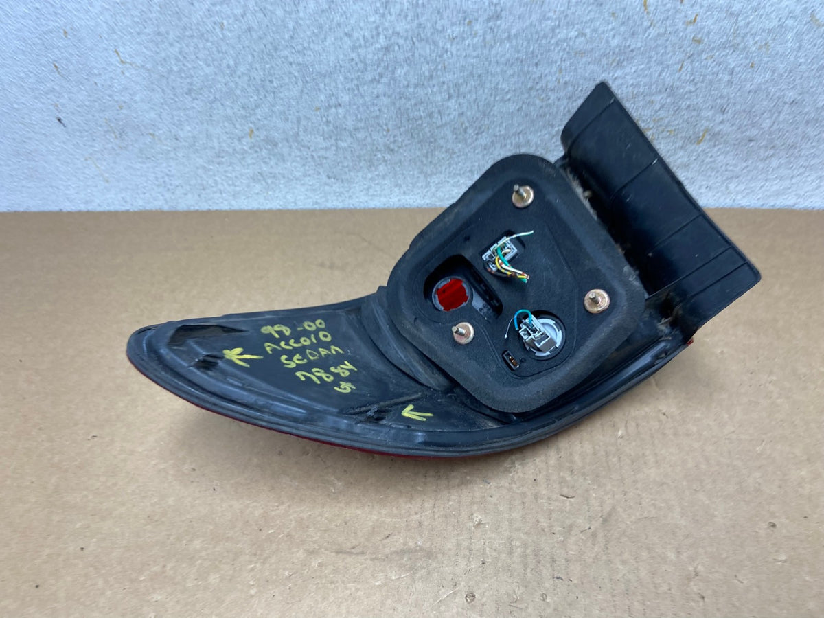 1998 to 2000 Honda Accord Sedan Tail light Left Driver LH Side AI3277 LK4