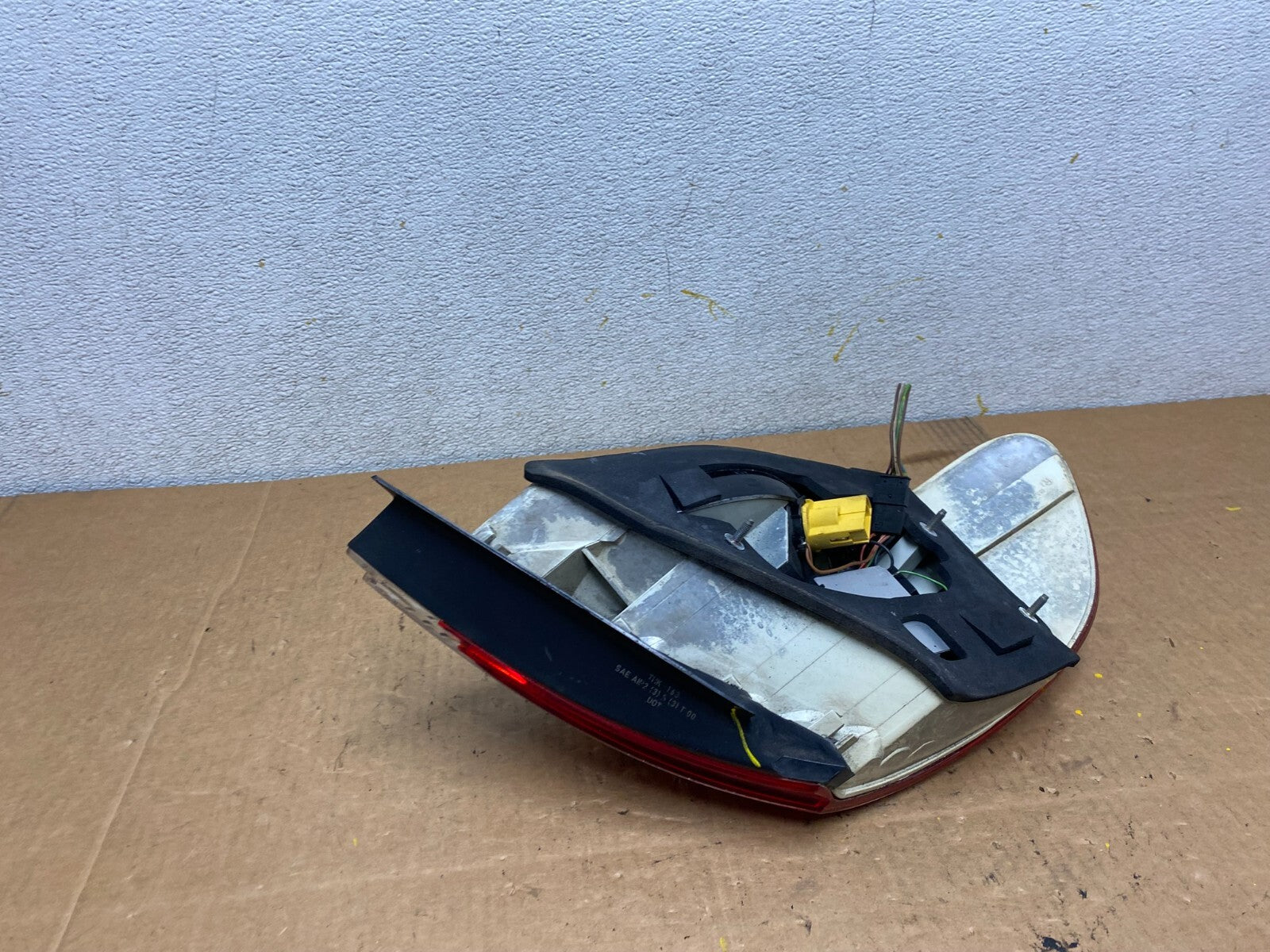 2002 to 2005 BMW 7-Series 745i 760i Right Passenger RH Side Tail Light Oem N64499