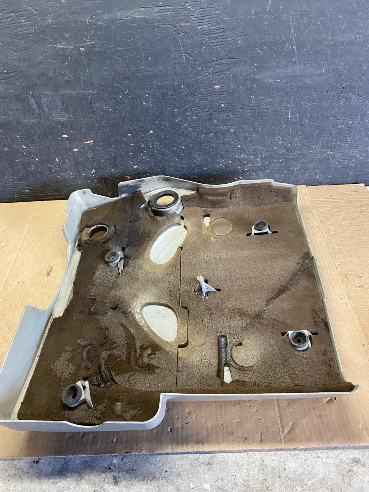 2004 to 2007  Cadillac CTS 2.8L Plastic Engine Cover Shield OEM Q5820 DG7
