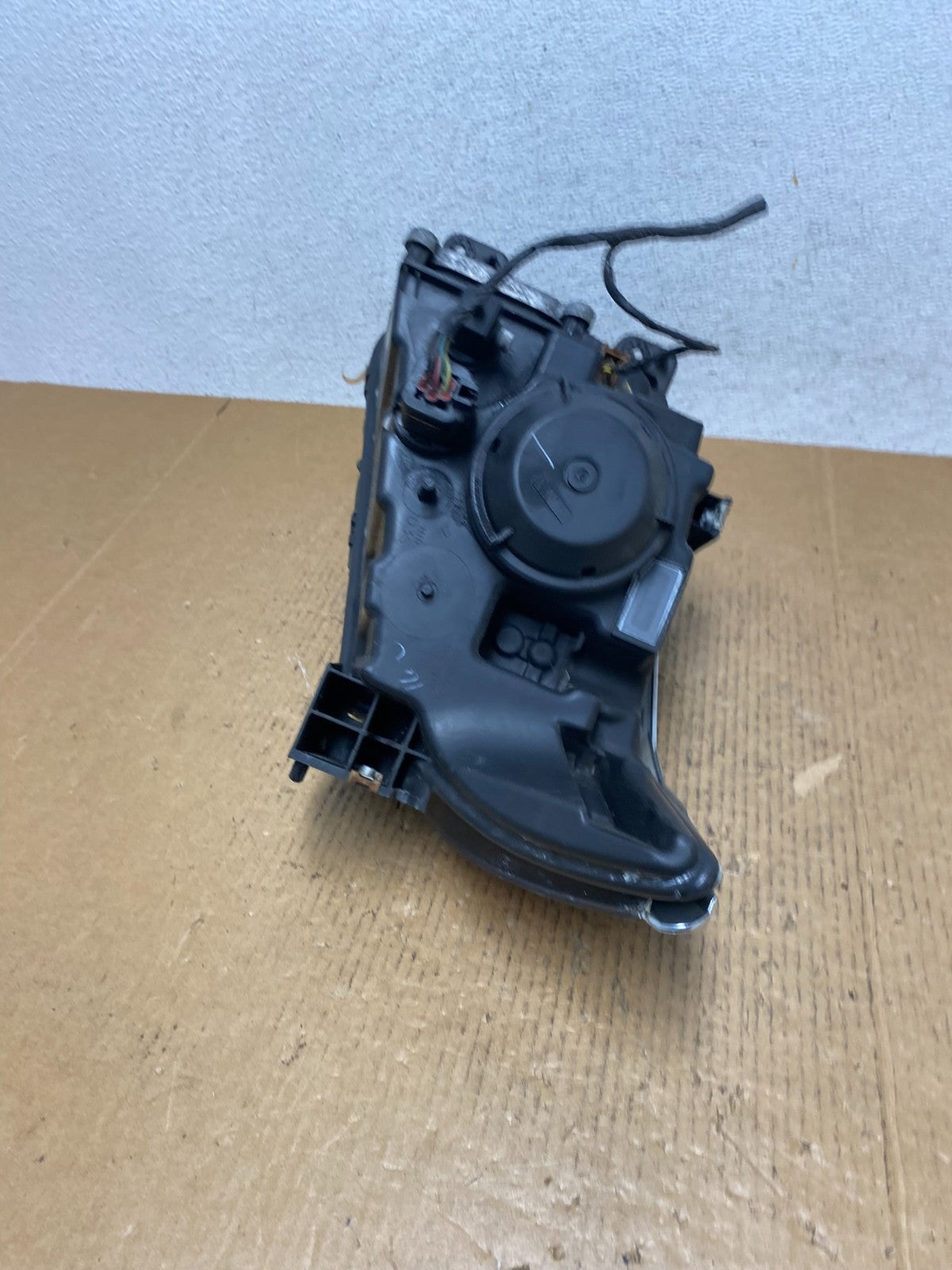 2011 to 2014 Ford Edge Front Right Passenger Headlight Xenon HID AE1420 DW6