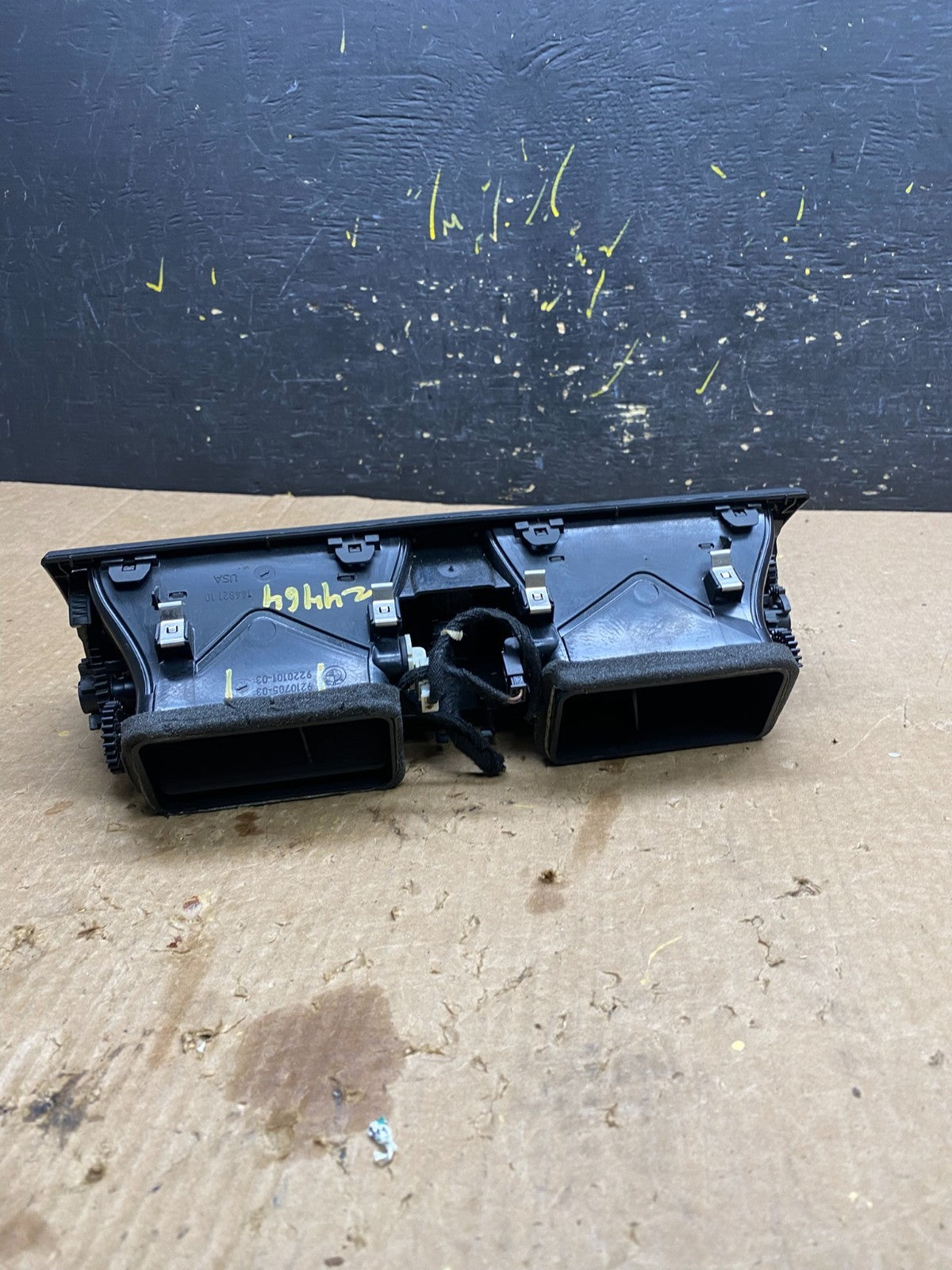 2010 to 2013 BMW X5 X6 Center Console Dash Air Vent OEM Z4464 DG3