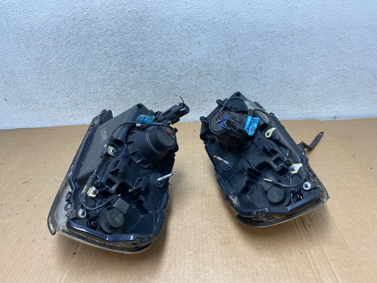 2000 to 2005 Mercury Sable Left+Right Side Halogen Headlights AI8747 DW10