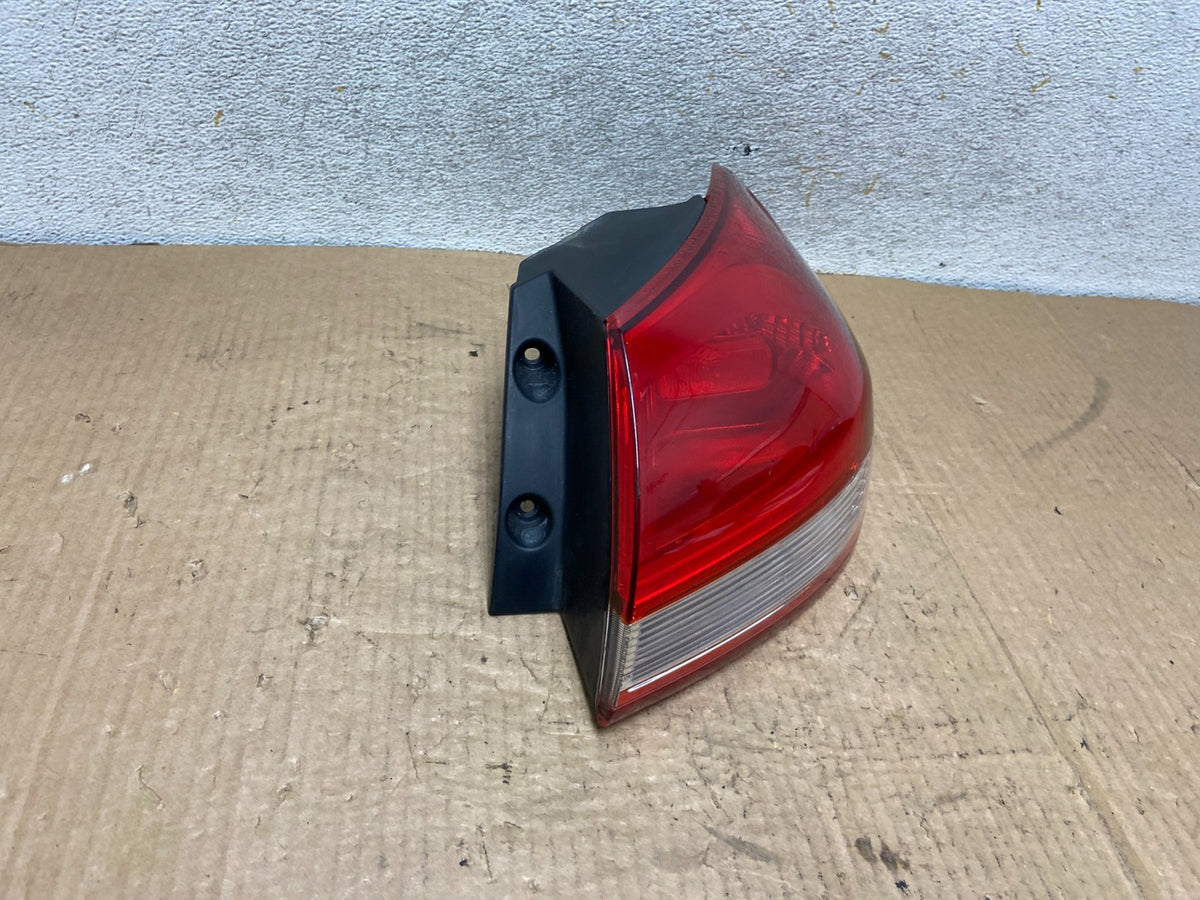 2014-2018 Kia Forte Right Passenger RH Side Tail Light AI8015 DW2