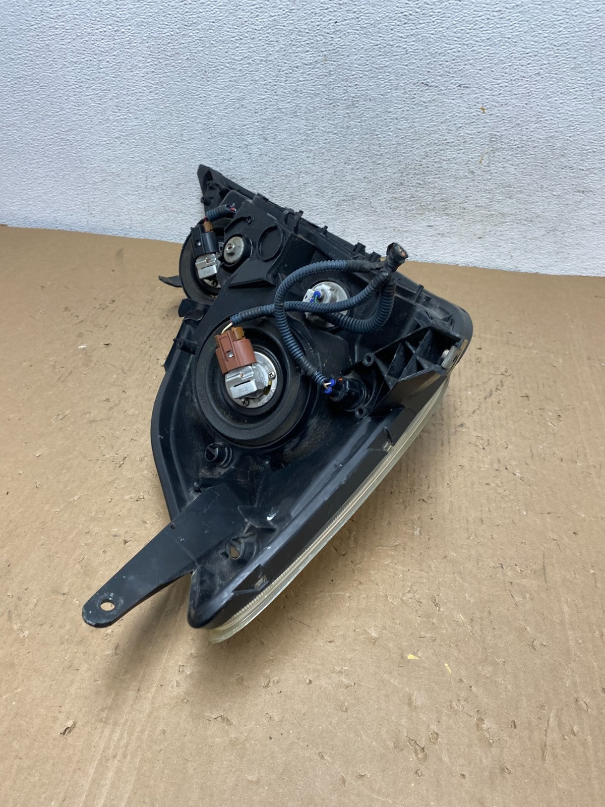 2004-2005 Toyota Sienna Left Driver LH Side Halogen Headlight AD8805 DW8