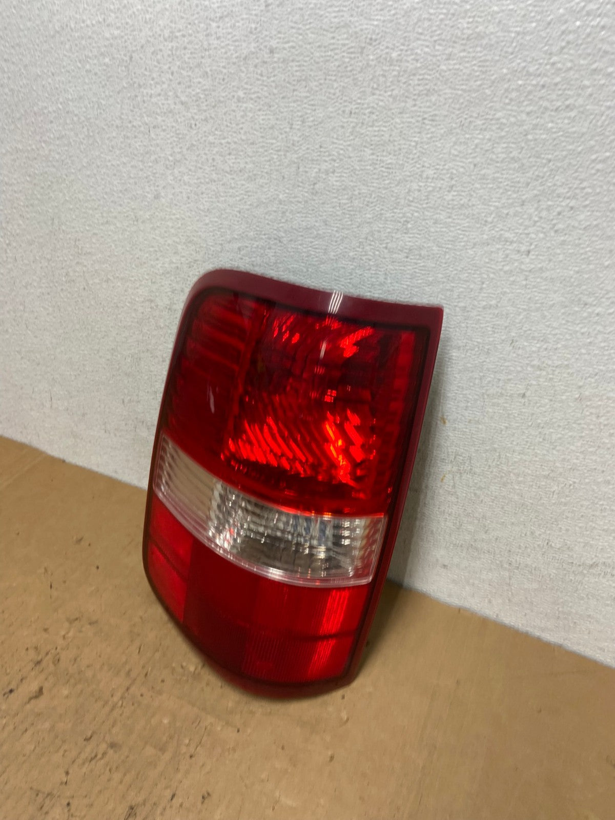 2004 to 2008 Ford F150 F-150 Left Driver LH Side Tail Light AD3205 LK1