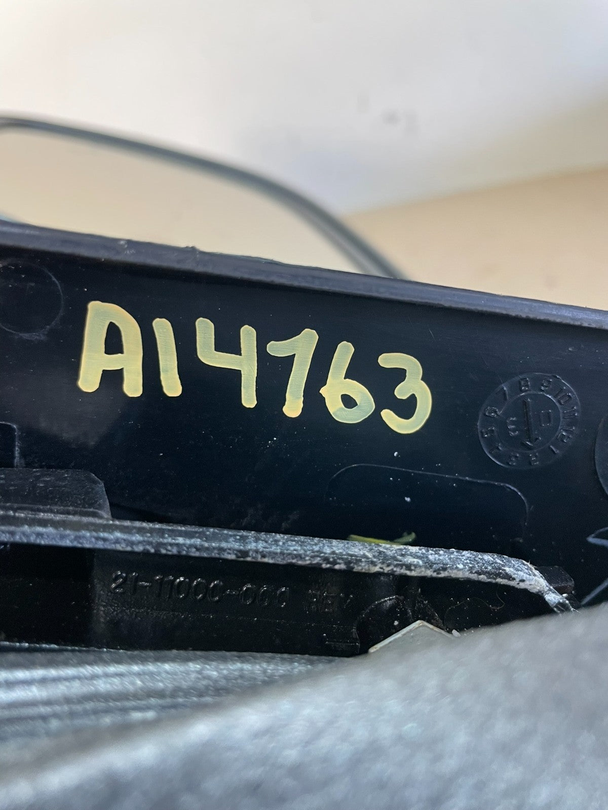 2003-2006 Cadillac Escalade Left Driver View Door Turn Signal Mirror AI4163 DG10
