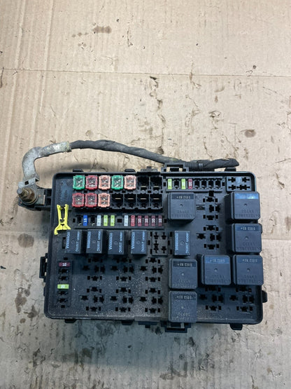 2015 Chrysler 300 Fuse module 68213805AC X8354 PS5
