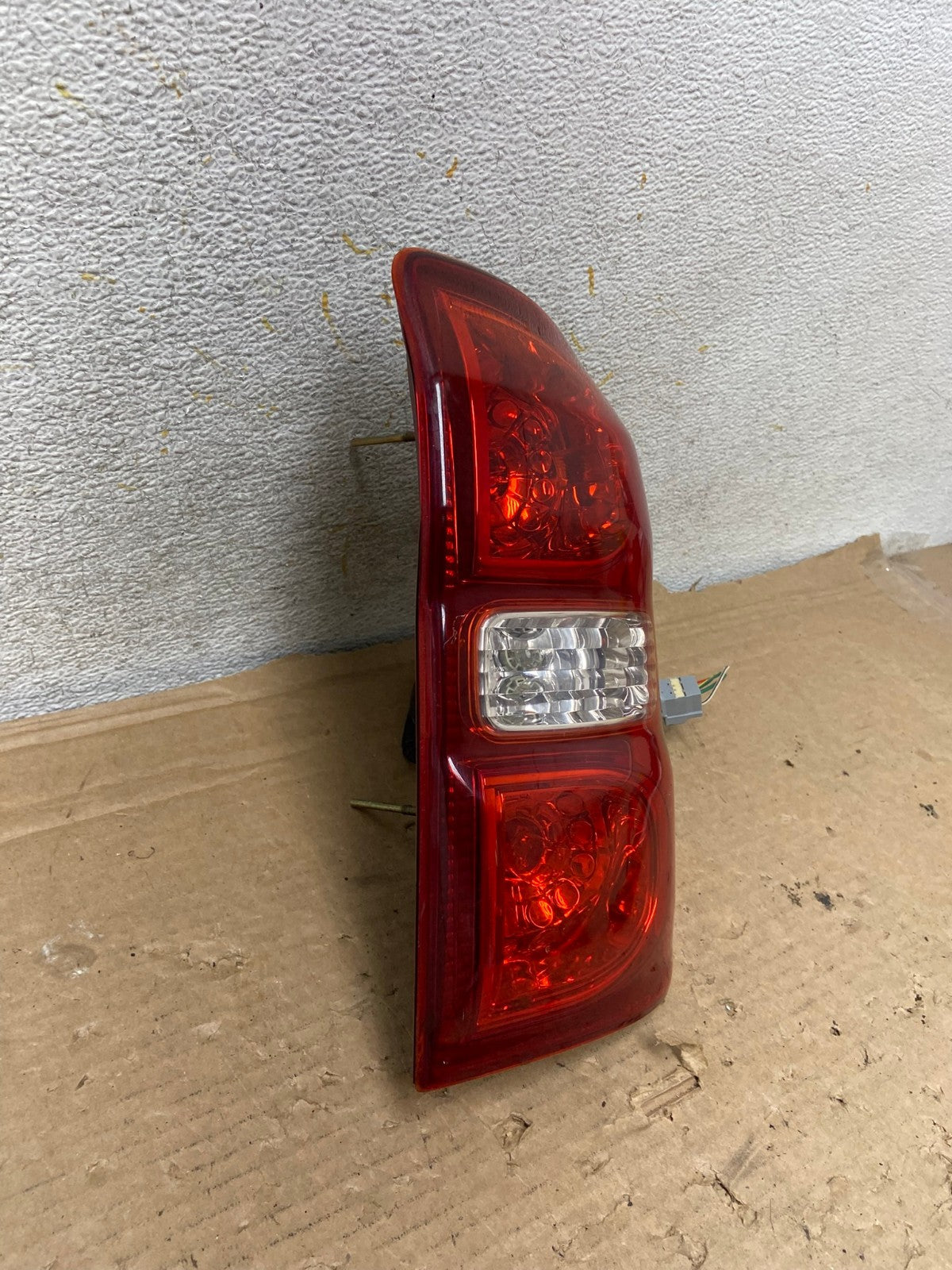 2004 2005 Toyota RAV4 Right RH Passenger Side Tail Light AH8940 LK2
