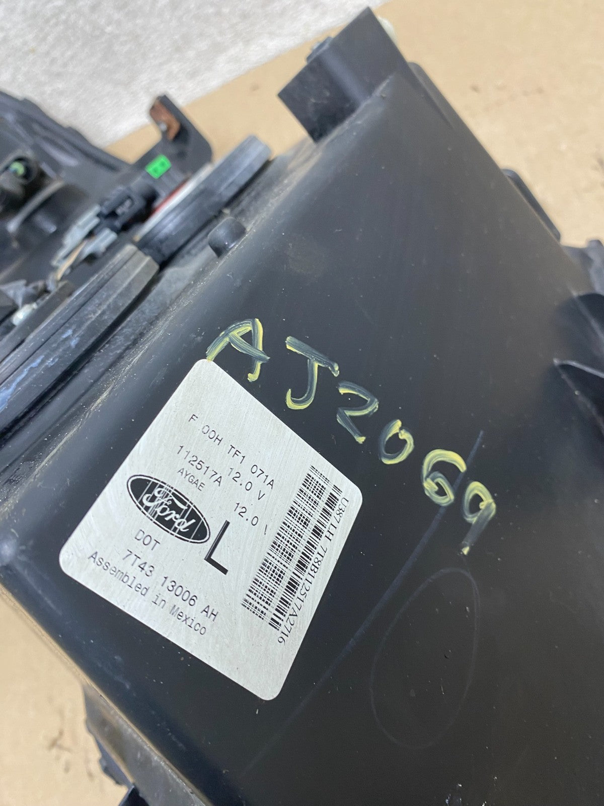 2007 2008 2009 2010 Ford Edge Headlight Left Driver Halogen AJ2069 DW9