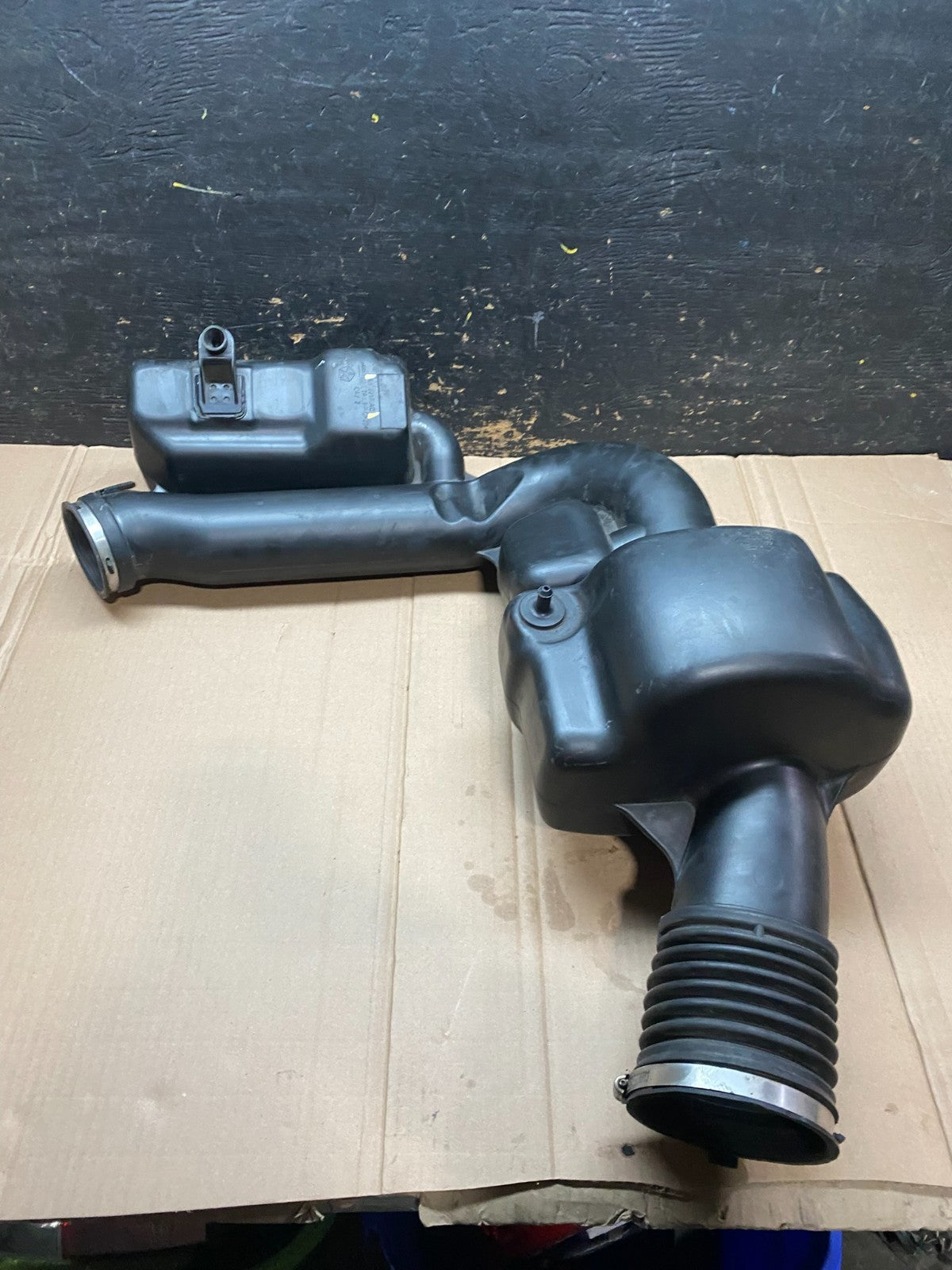2011 - 2013 Dodge Durango 3.6L Resonator Air Intake Tube OEM  v9742 DG5