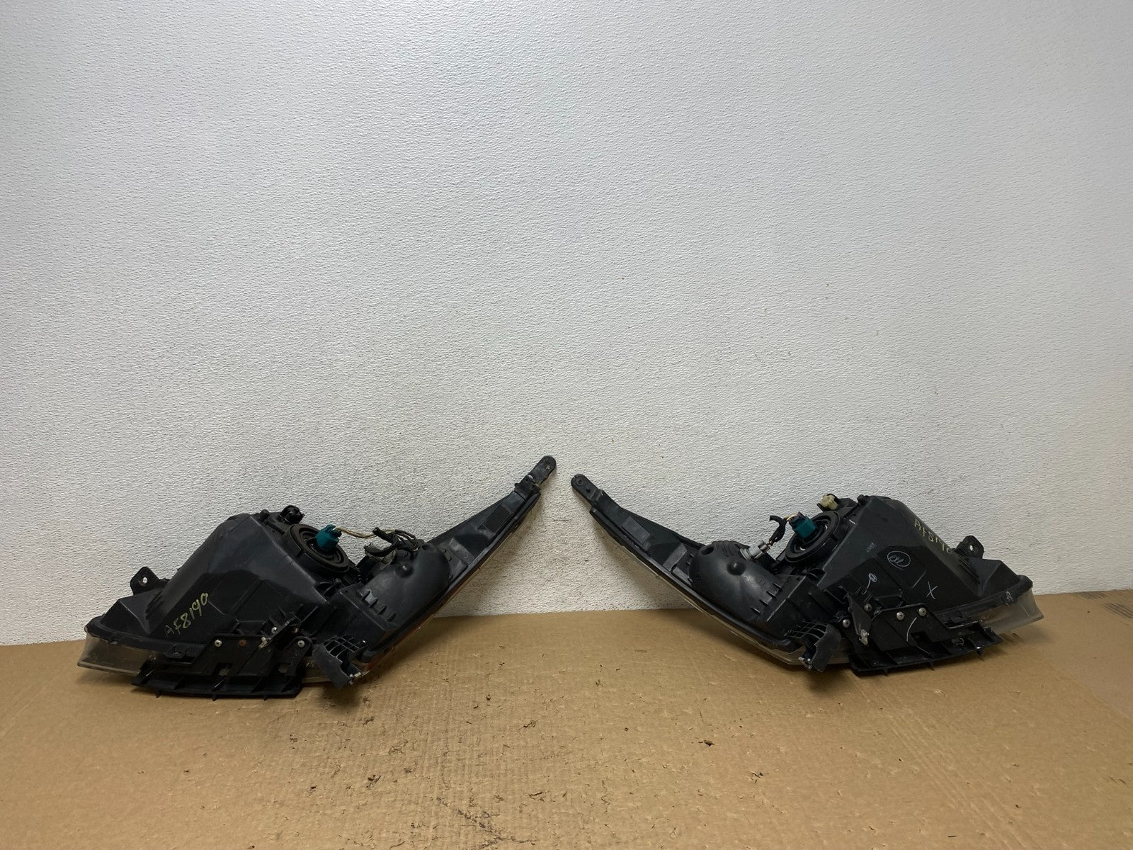 2011 to 2015 Chevrolet Cruze Halogen Left+Right Set Headlights AF8190 DW8