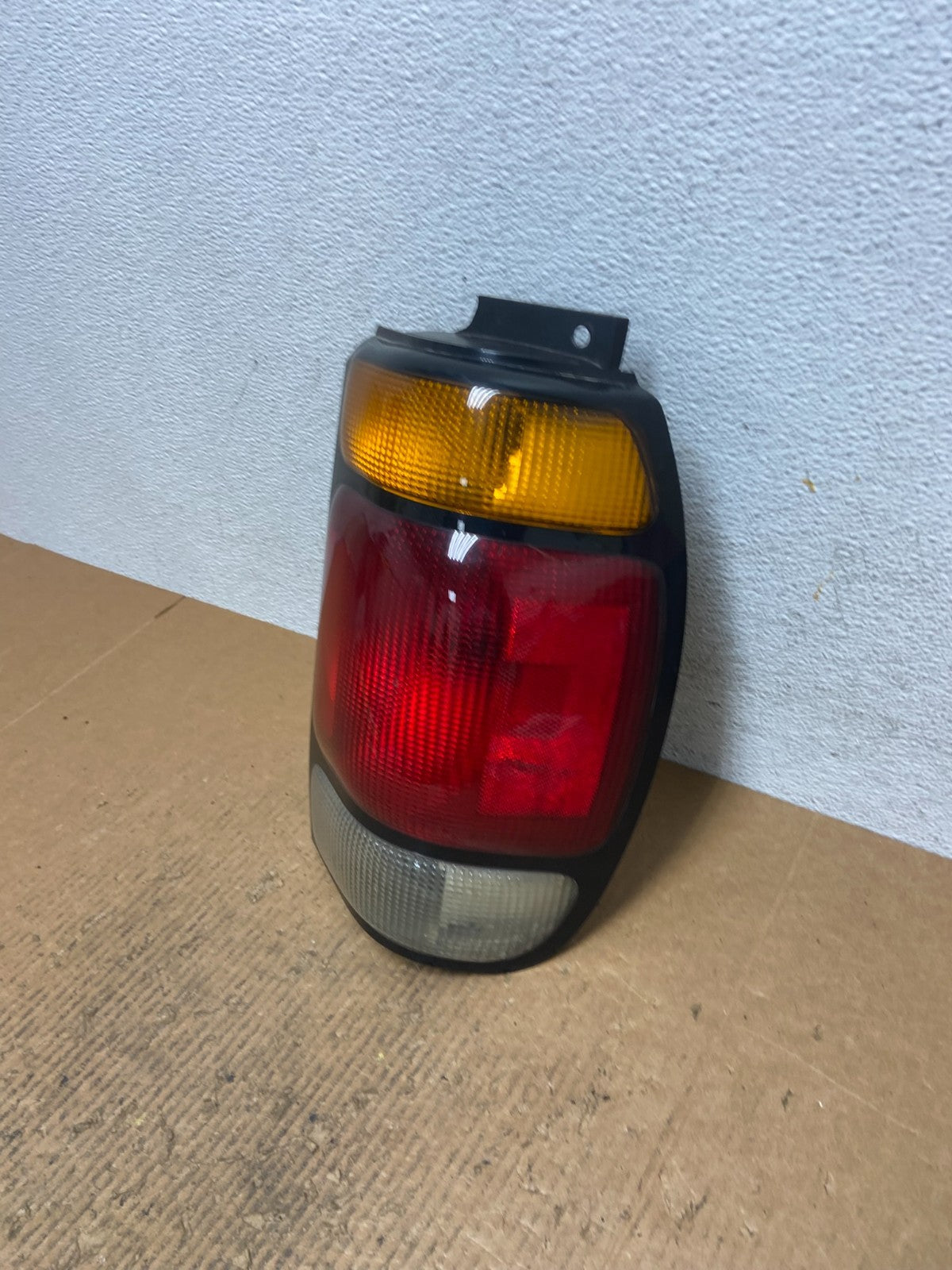 1995 to 1997 Ford Explorer Right Passenger RH Side Tail light AE1597 DG1