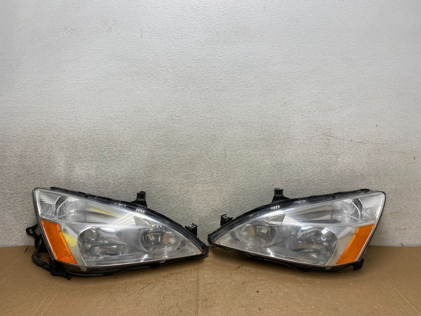 2003 - 2007 Honda Accord Left+Right Set Halogen Headlights V3140 DW0