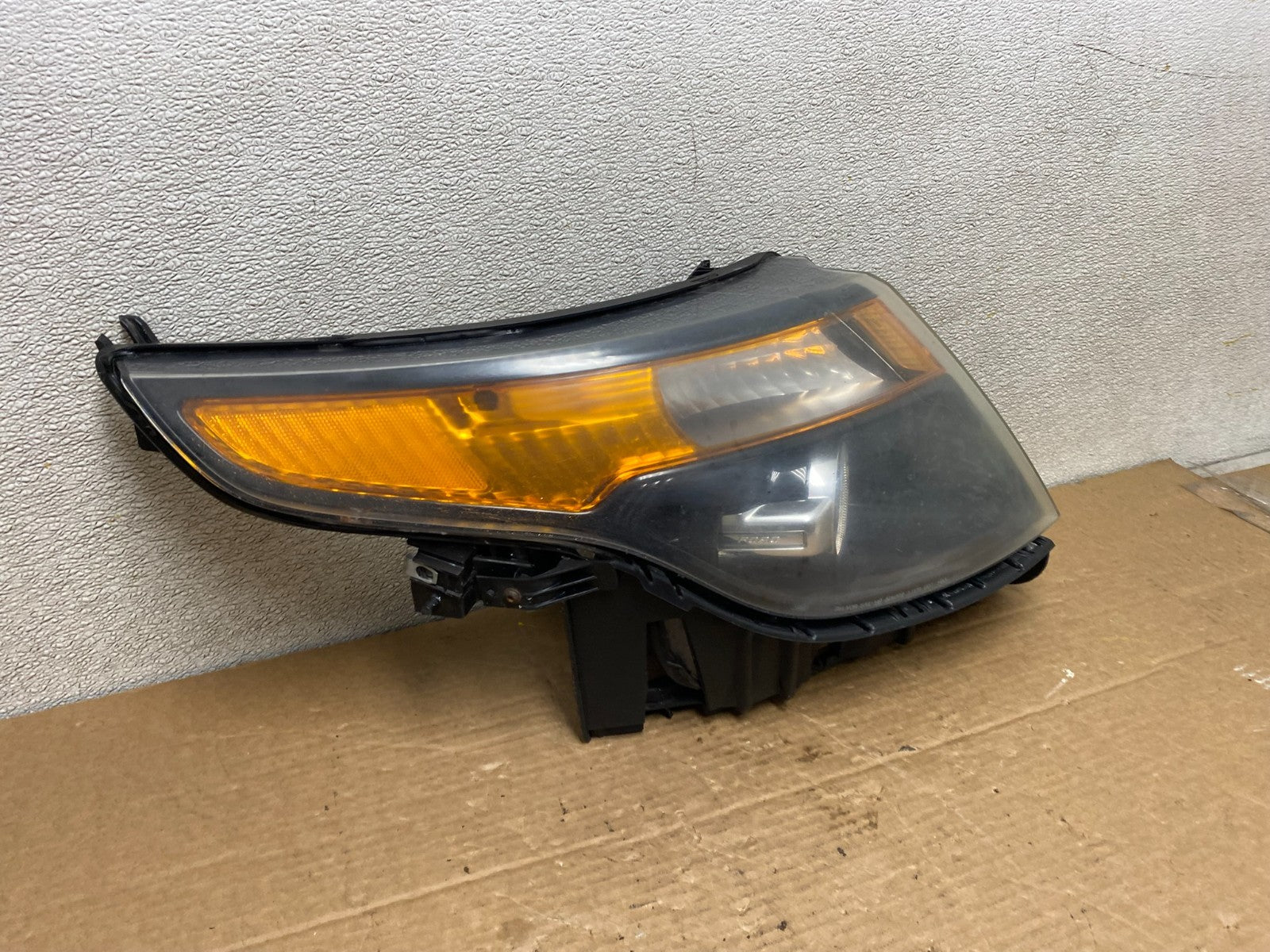 2011 to 2015 Ford Explorer Right Passenger Halogen Headlight Oem Z1508 PS2