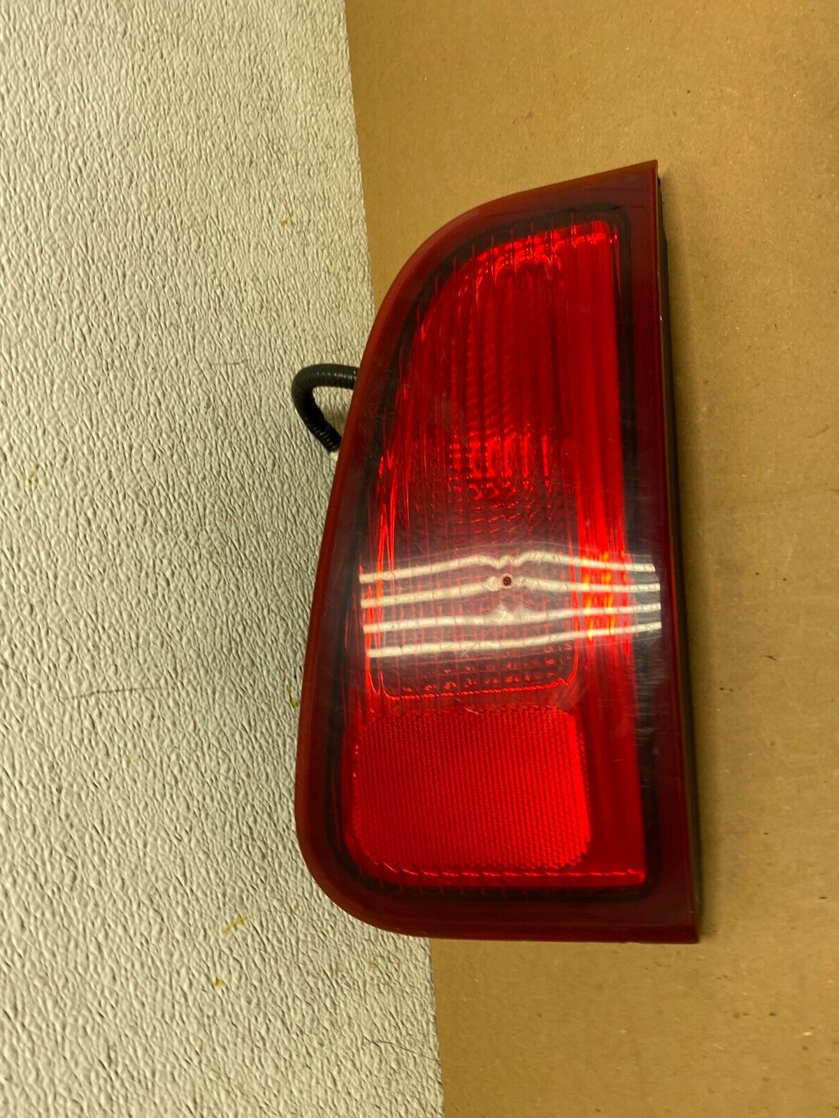 2003-2006 Lincoln Navigator Right Passenger RH Inner Tail Light OEM H0943 KC0