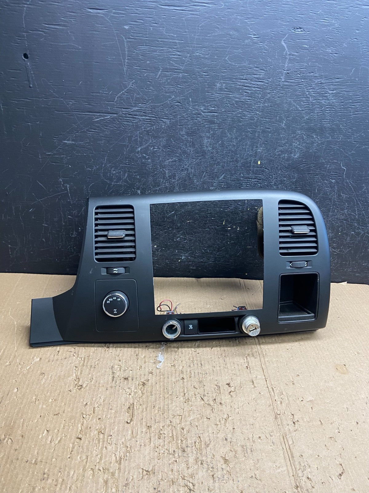 2007 to 2014 Silverado Sierra Center Console Radio Bezel Air Vents AF1649 DG0