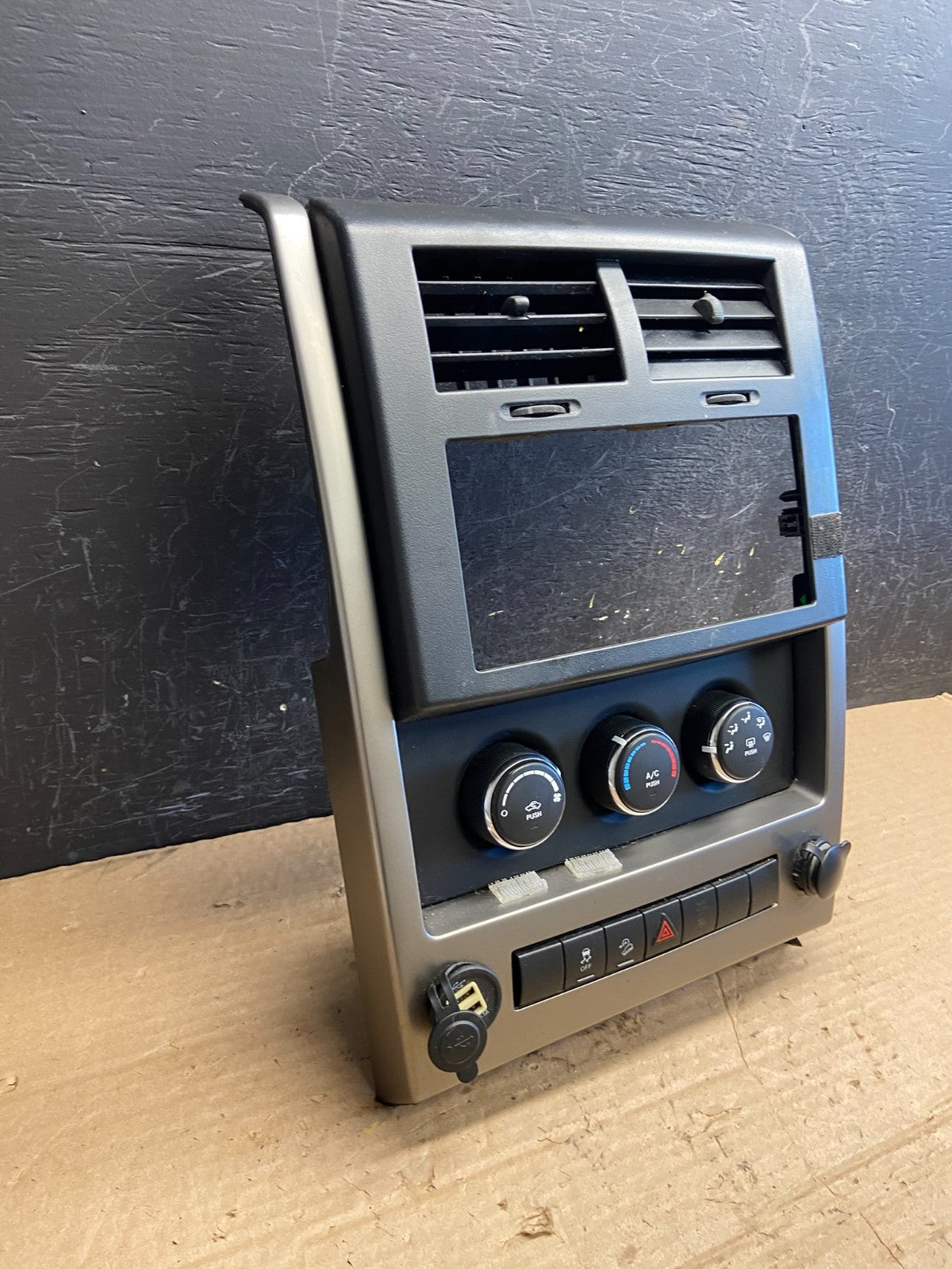 2008 to 2012 Jeep Liberty Dash Climate Temperature Control Radio Bezel AF2229 DW2