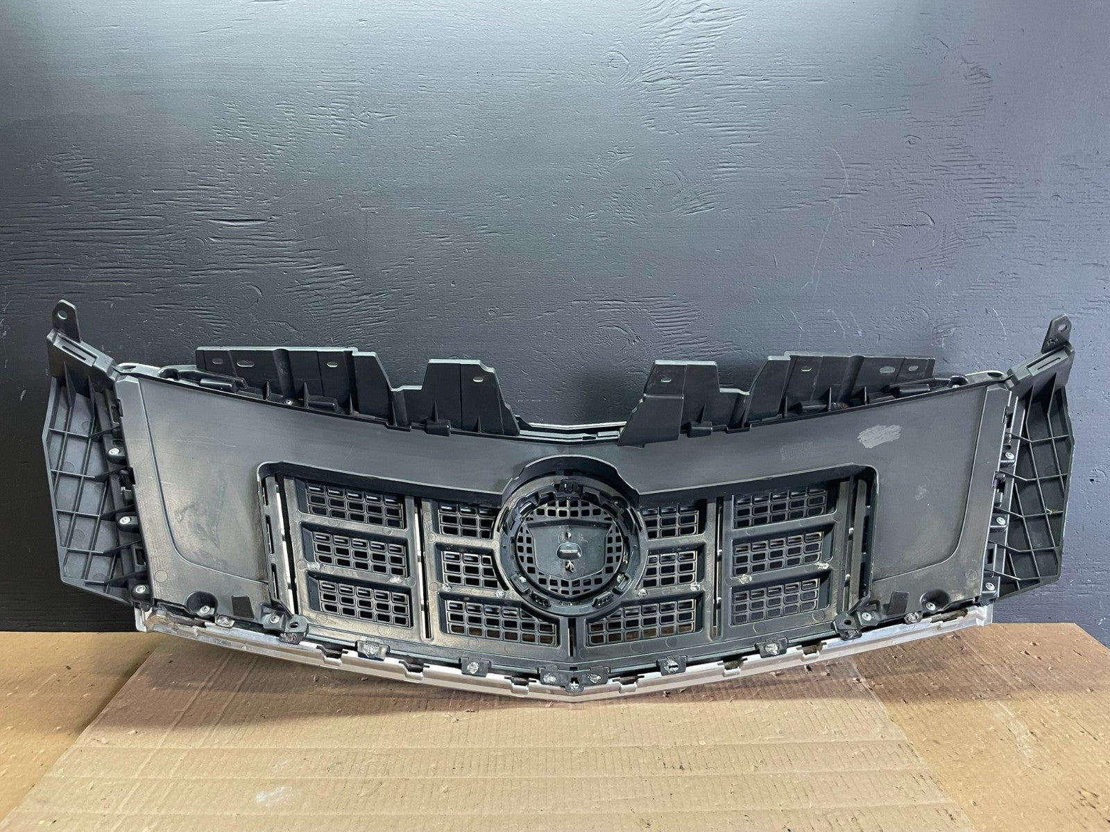 2013 2014 2015 Cadillac XTS Front Upper Grill Grille Oem AB7660 DG6