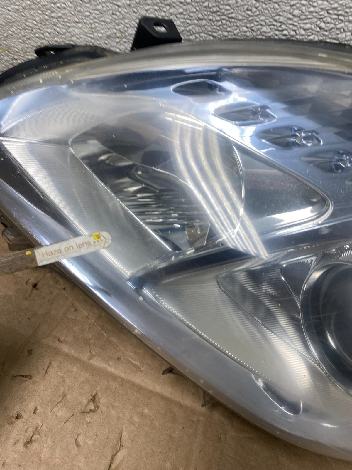 2010 - 2011 Toyota Prius Left+Right Blue Halogen Headlights OEM W2644 DW8