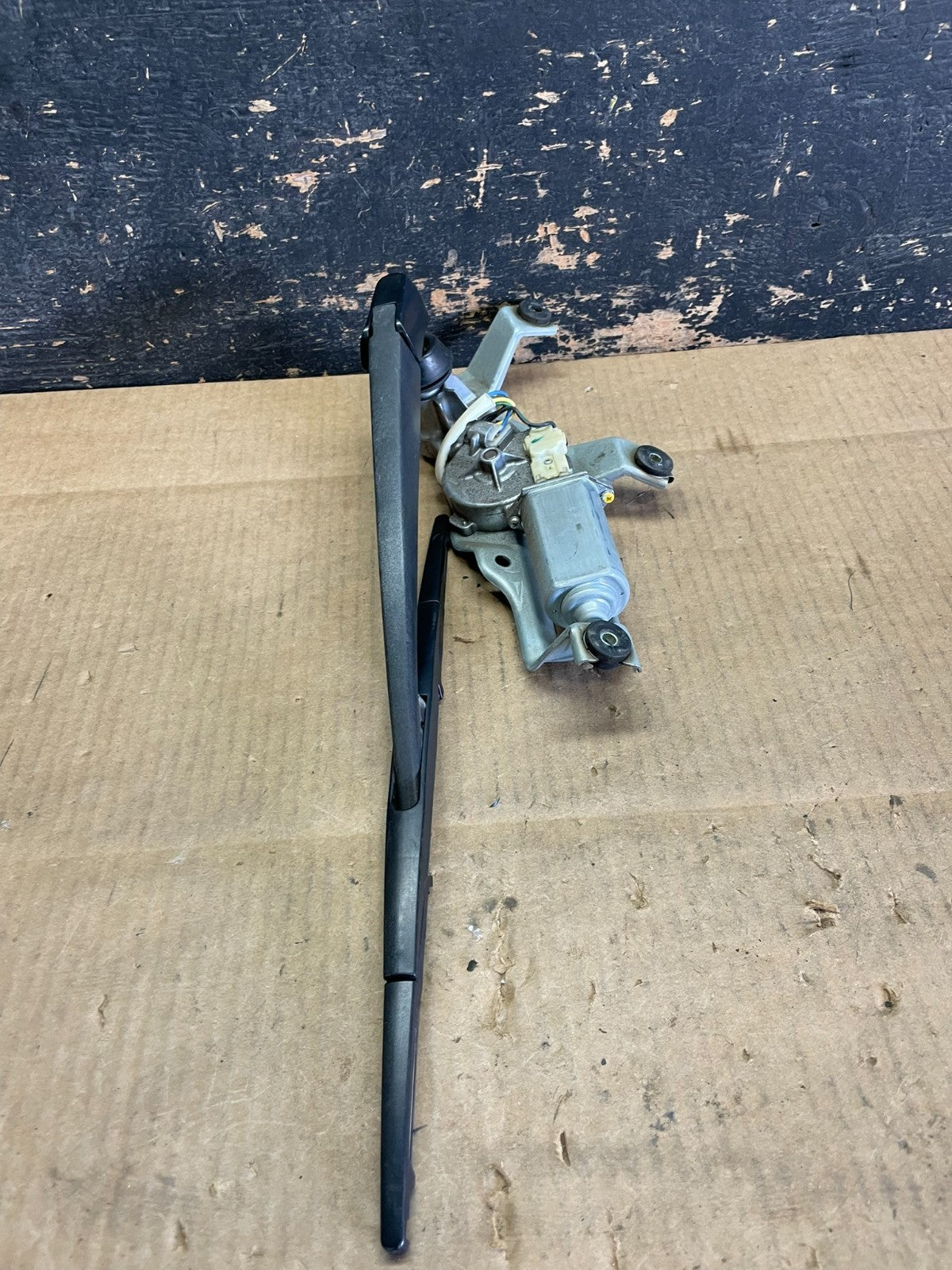 2005 to 2009 Subaru Legacy Outback Rear Windshield Wiper Motor AB28454