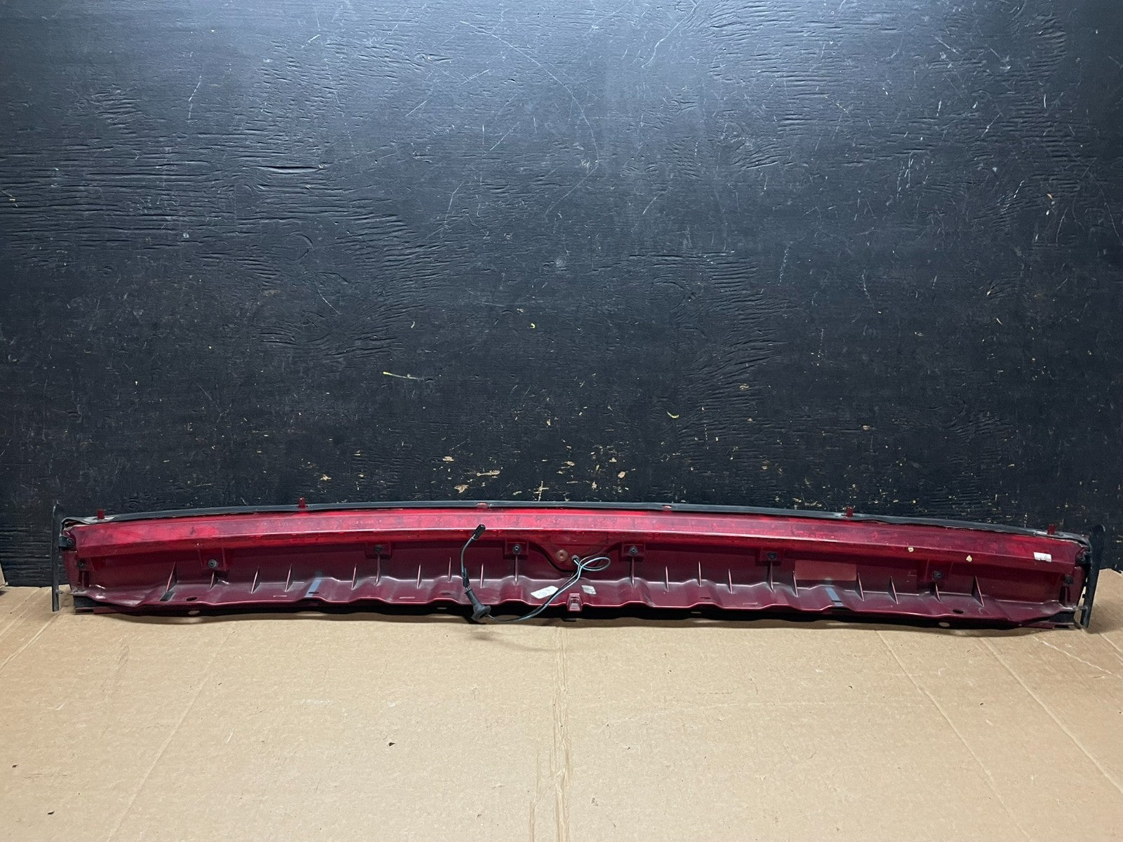 2000 to 2004 Cadillac Seville SLS Rear 3rd Break Light LID Trunk Z5736 DG4